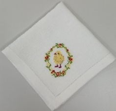 11393-000072 Салфетка сервировочная "Пасхальный ципленок"; размер 43*43; состав: лён 100% белый; вышивка цветная