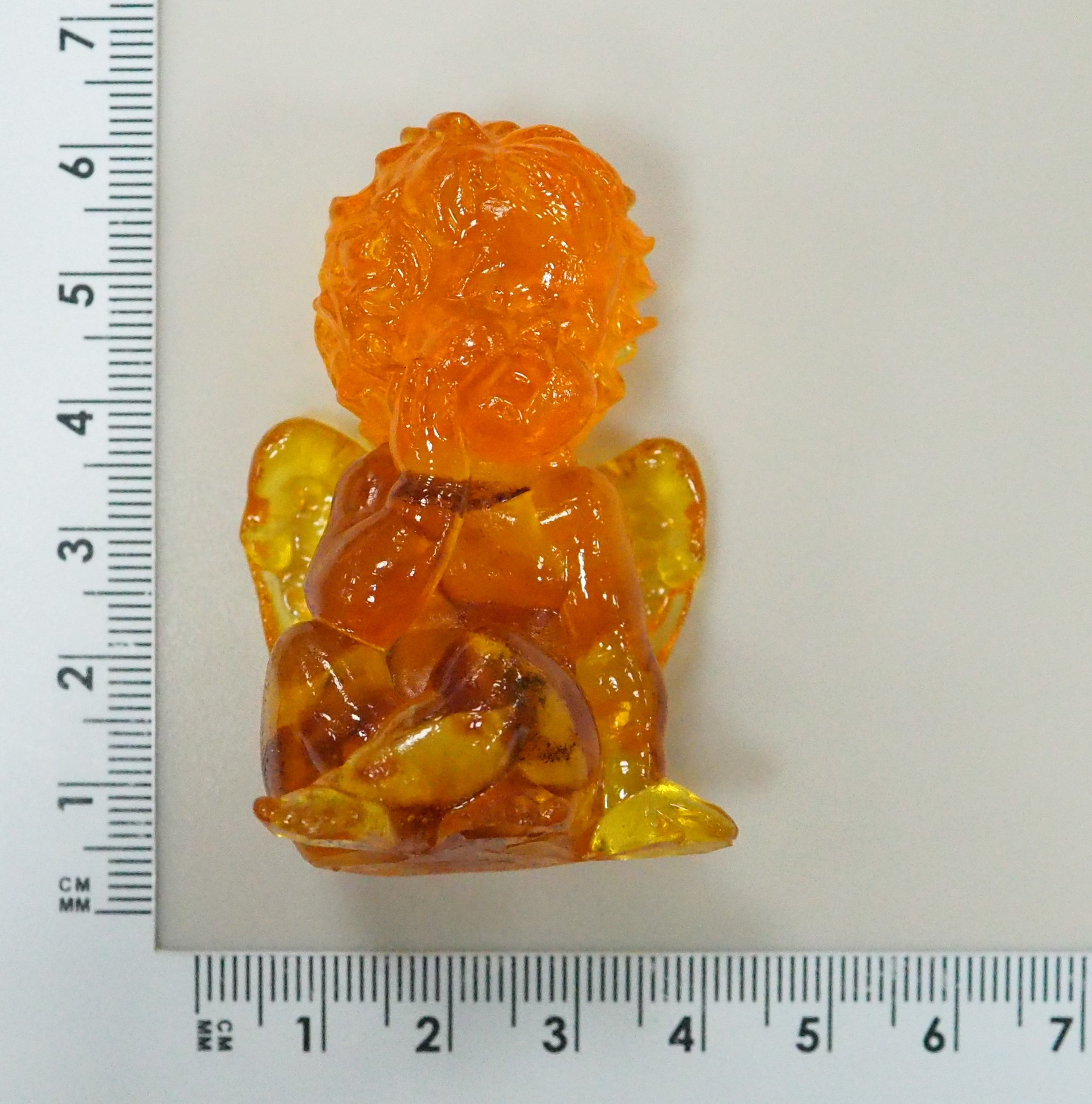 Фигурка из янтаря "Ангел сидящий"