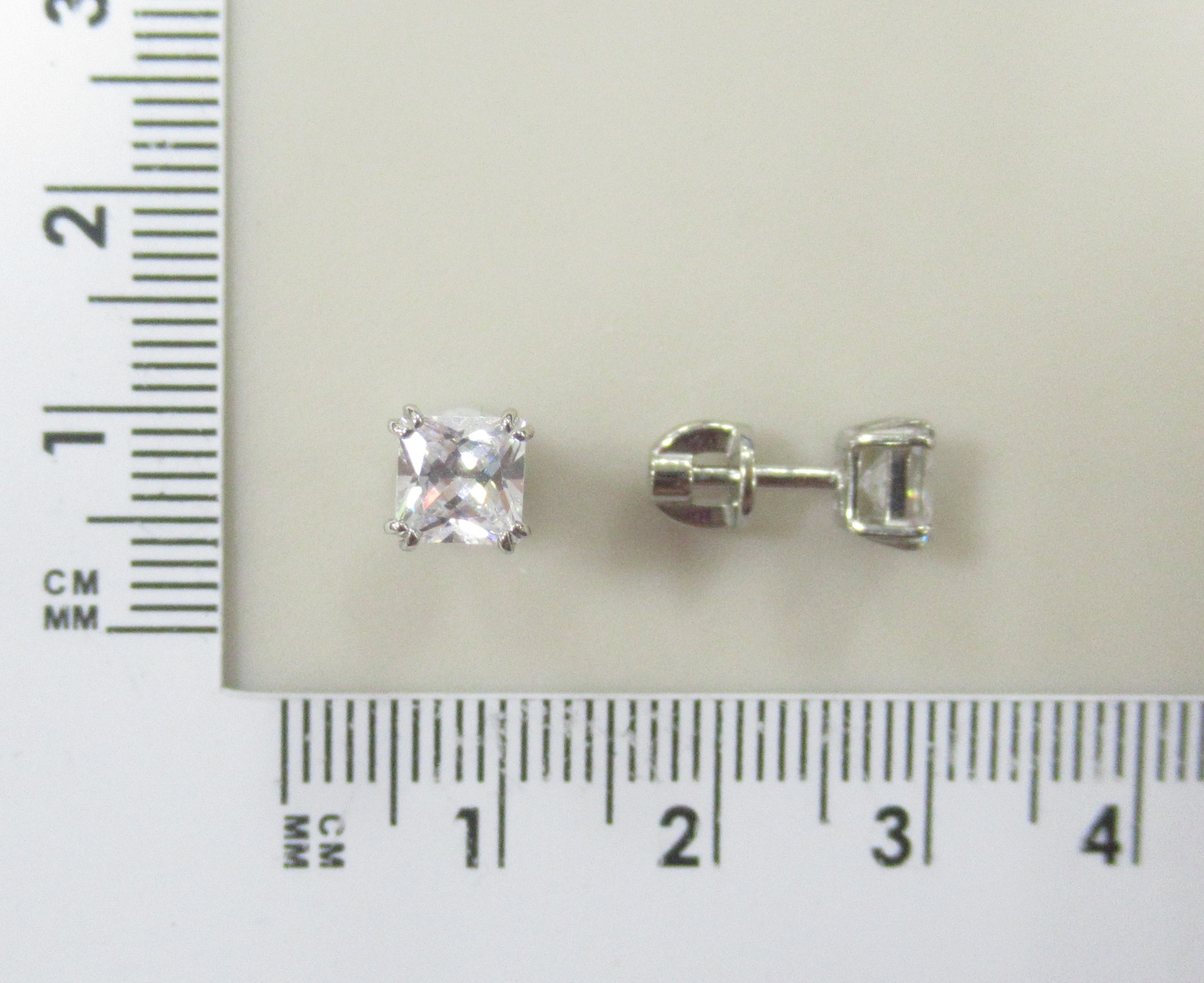 Серебряные серьги-пусеты 925 пробы; вставки 2 Фианит бесцв.;