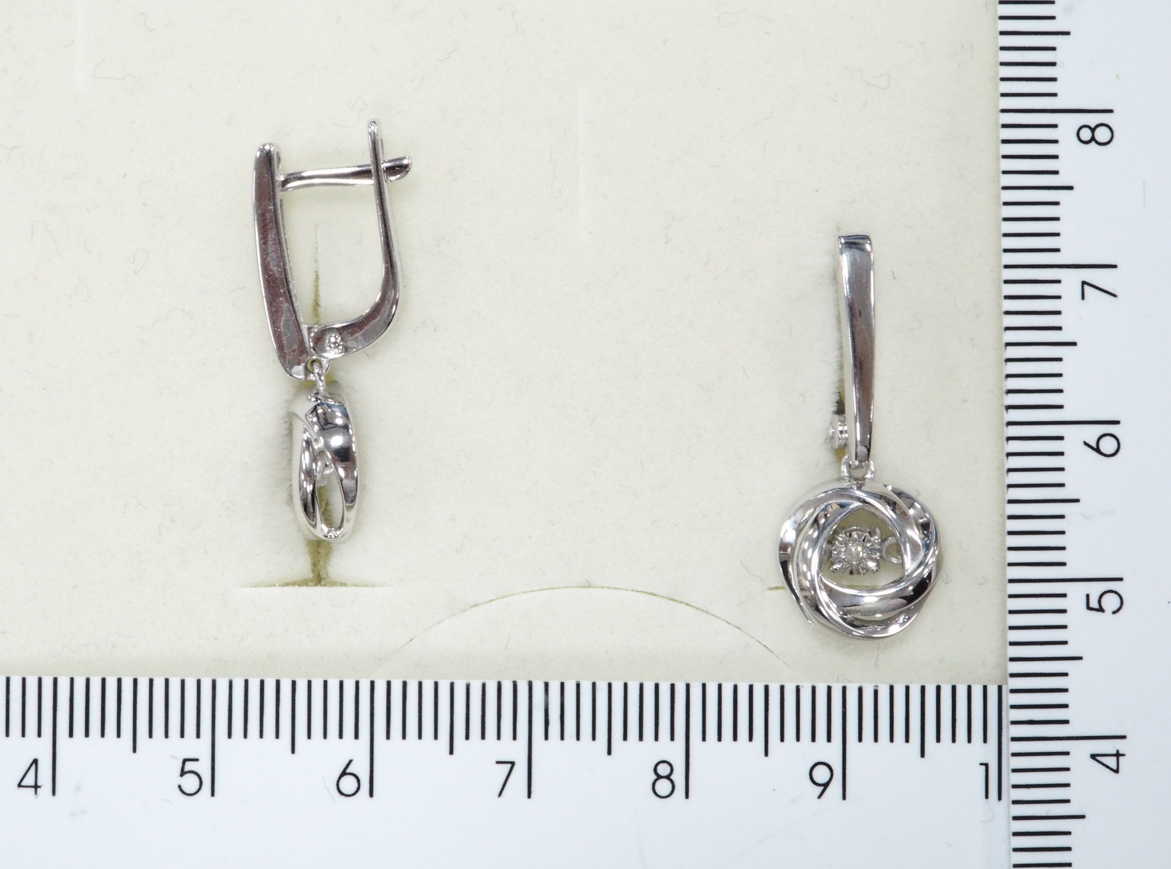 Серебряные серьги 925 пробы; с алмазной обработкой; вставки 2 Бр.Кр-17 0,018 2/3А