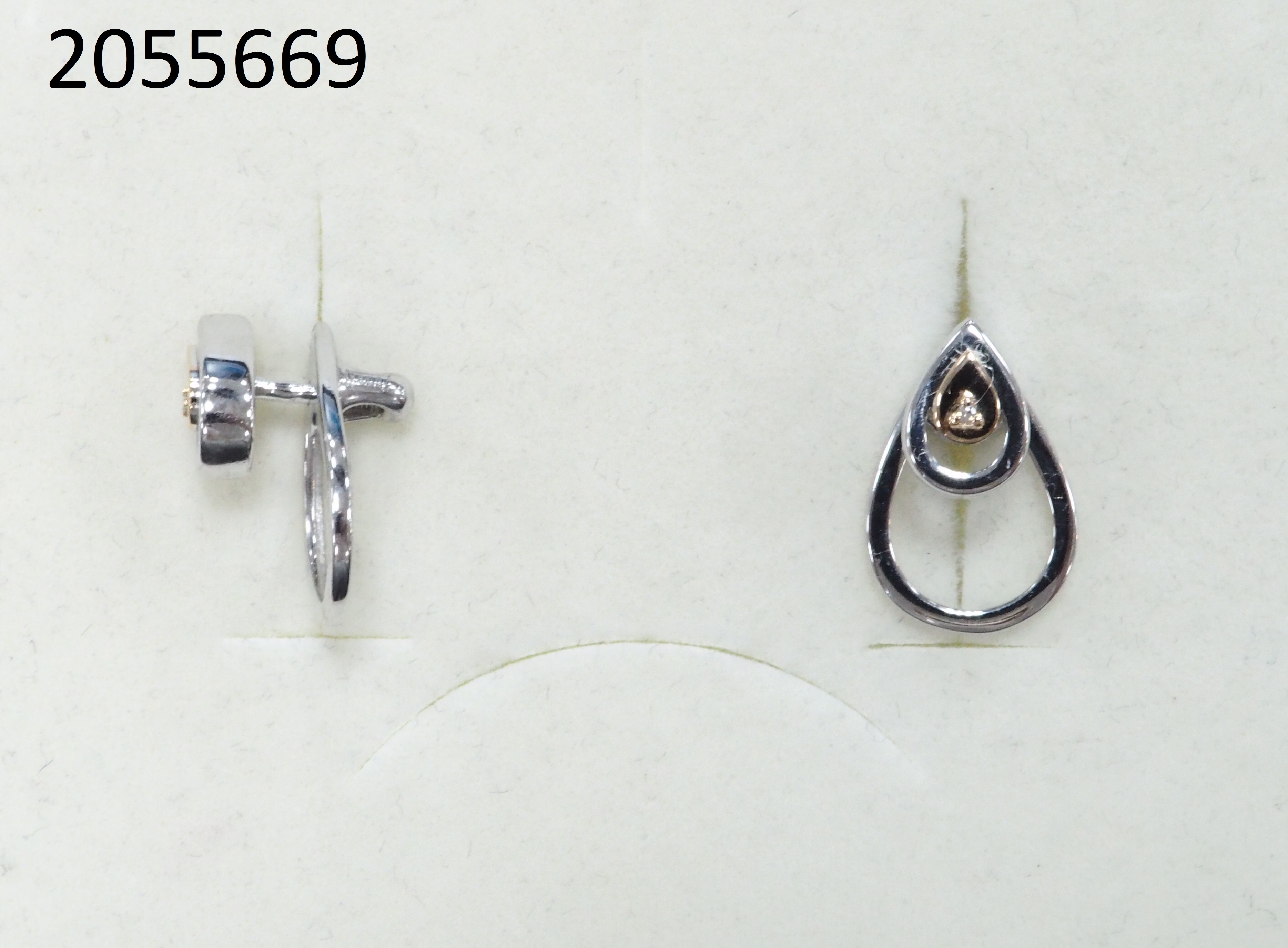 Серебряные серьги-пусеты 925 пробы; вставки Золото 585 пробы 0,17гр.; 2 Бр.Кр-17 0,009 2/3А;