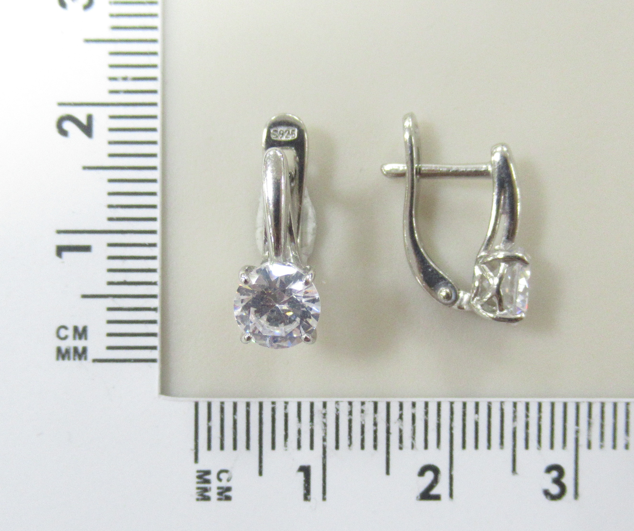 Серебряные серьги 925 пробы; вставки 2 Фианит бесцв.;