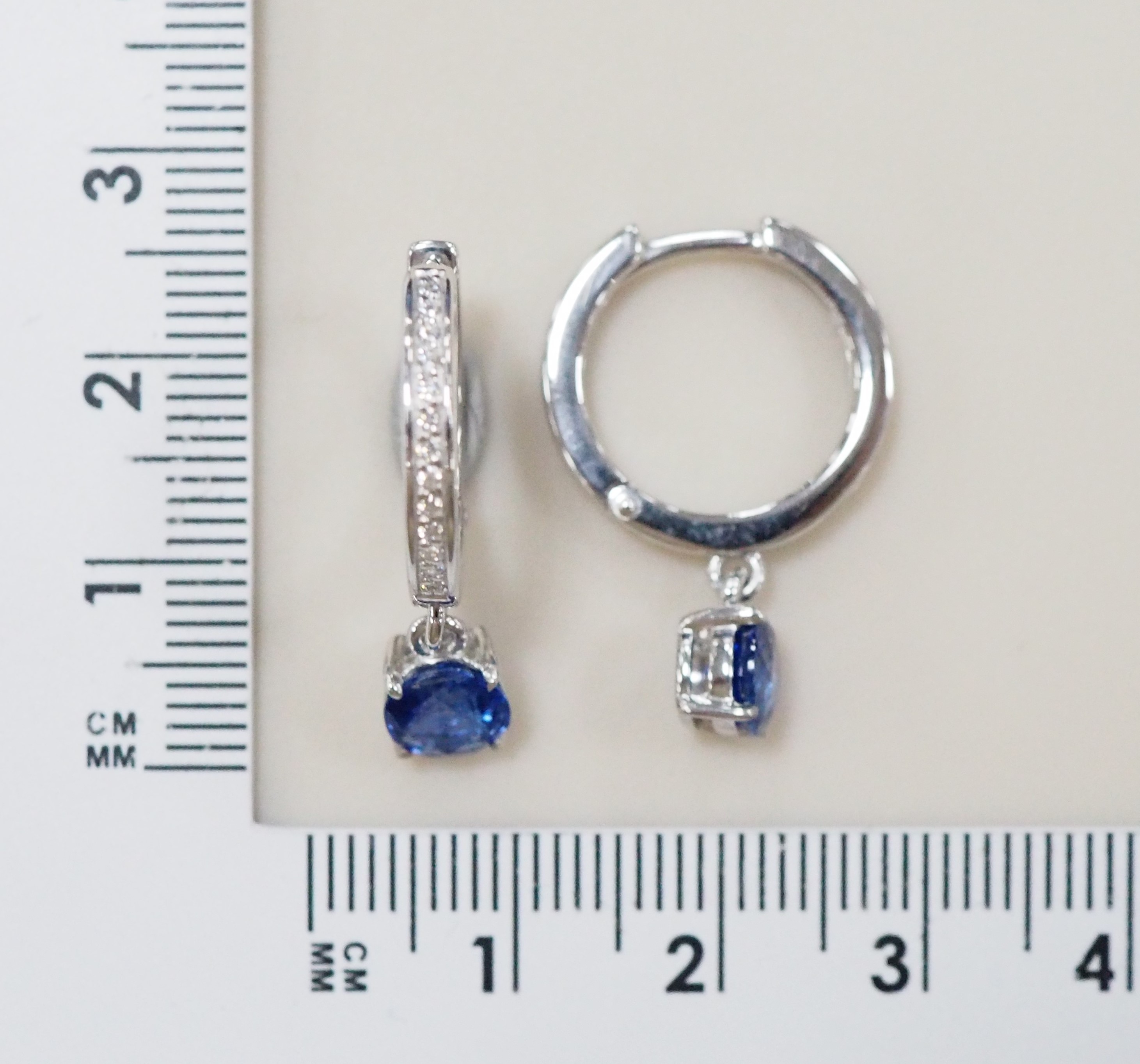 Серебряные серьги с кианитами