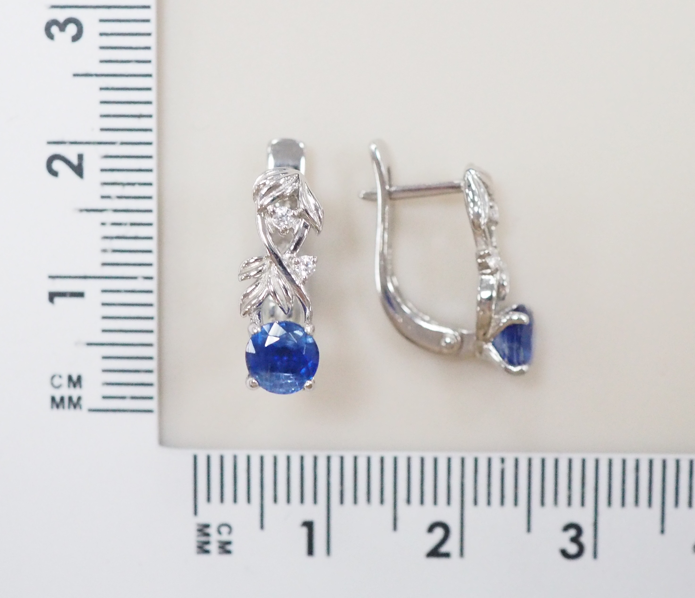 Серебряные серьги с кианитами