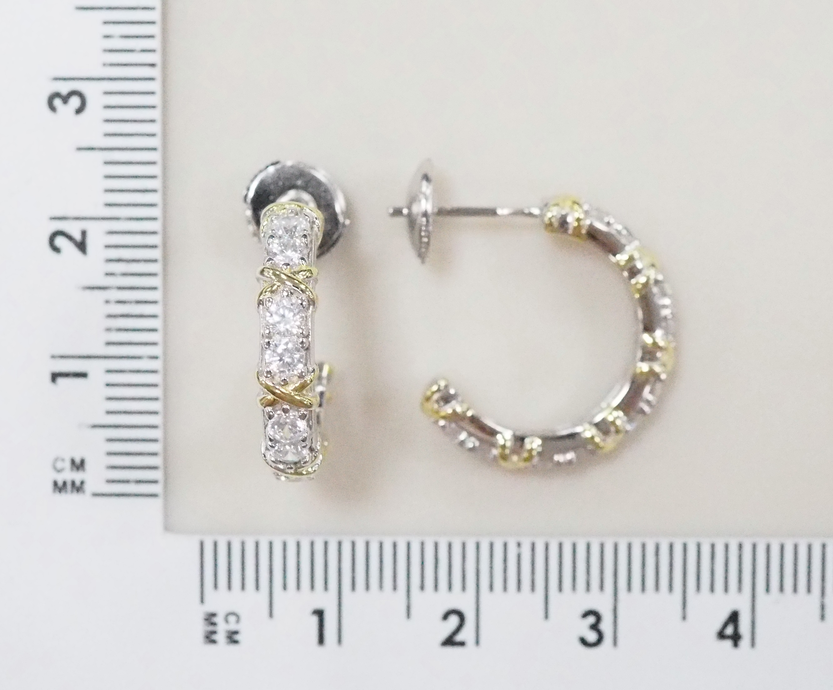 Серебряные серьги 925 пробы; с эл. золочения; вставки 20 Куб. Цирконий бесцв.;