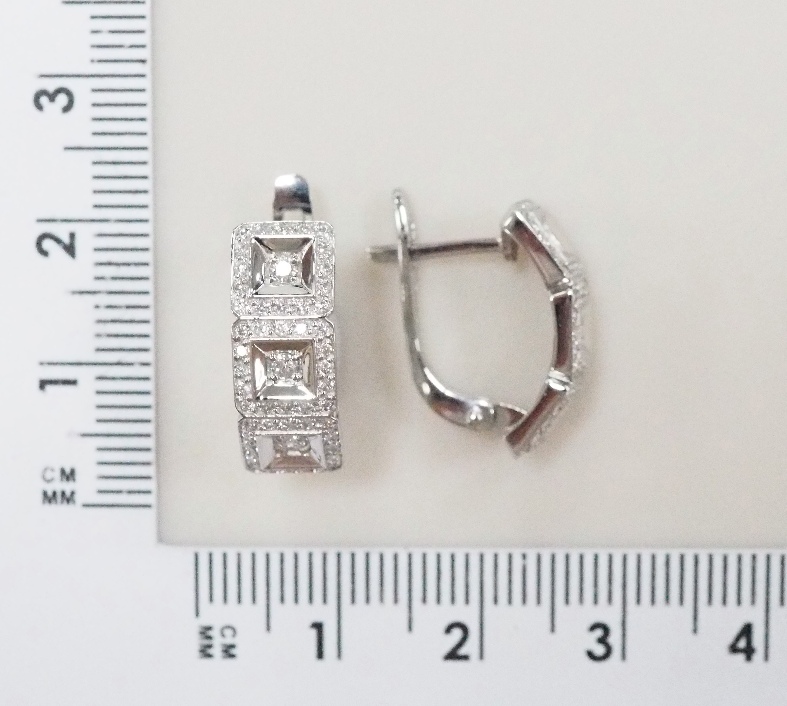 Серьги из платины с бриллиантами