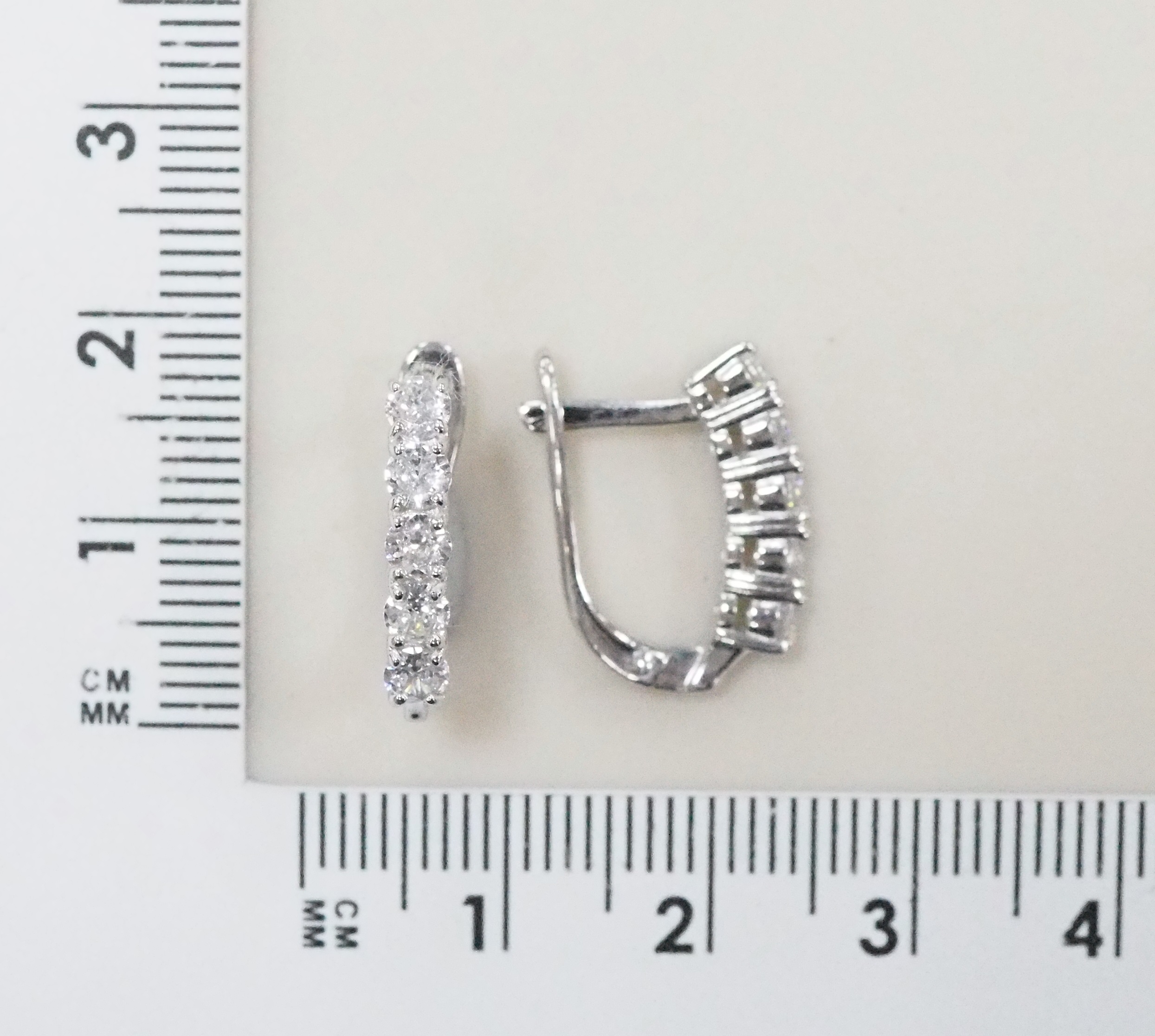 Серебряные серьги с фианитами