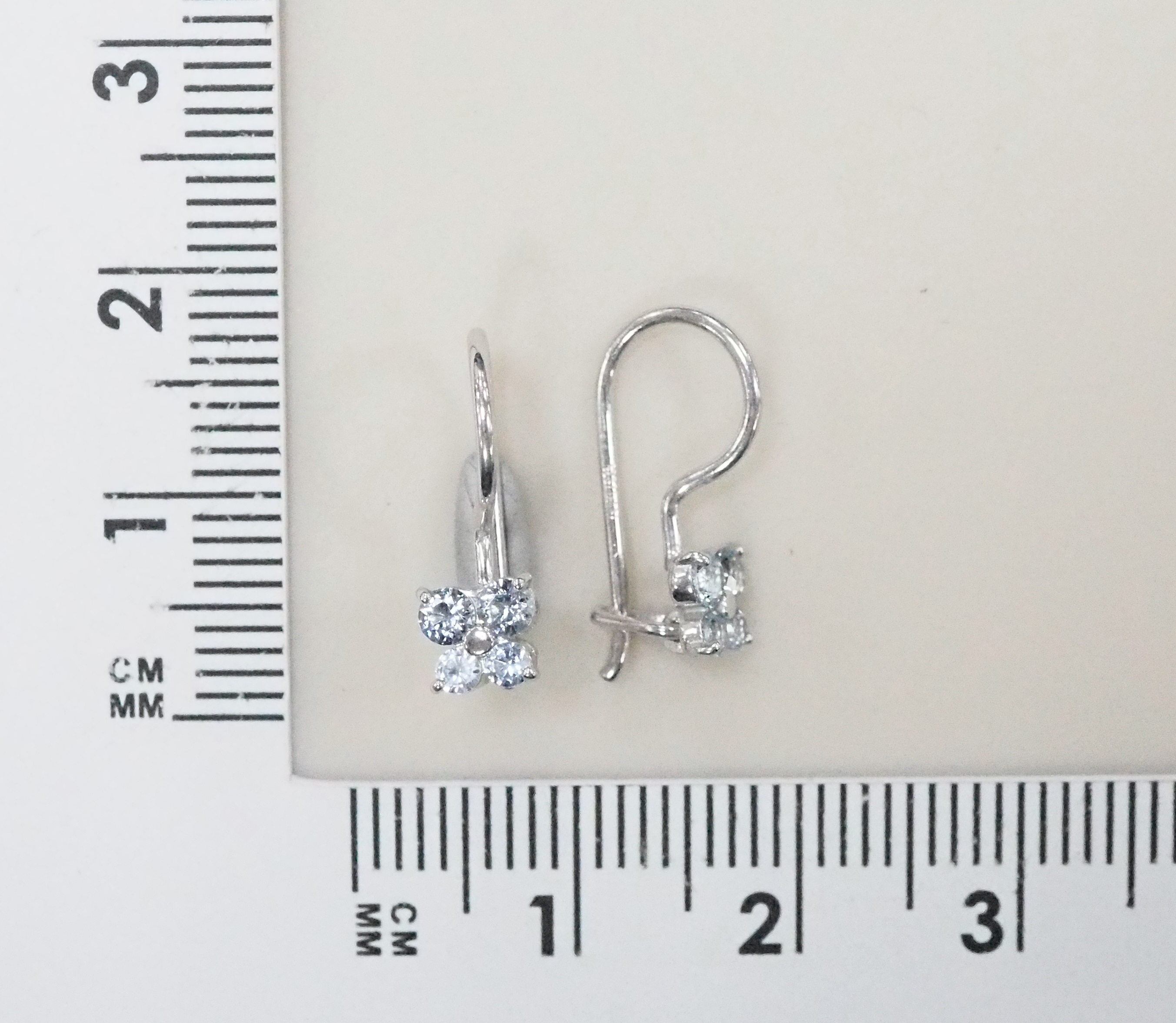 Серебряные серьги 925 пробы; вставки 8 Фианит голубой;