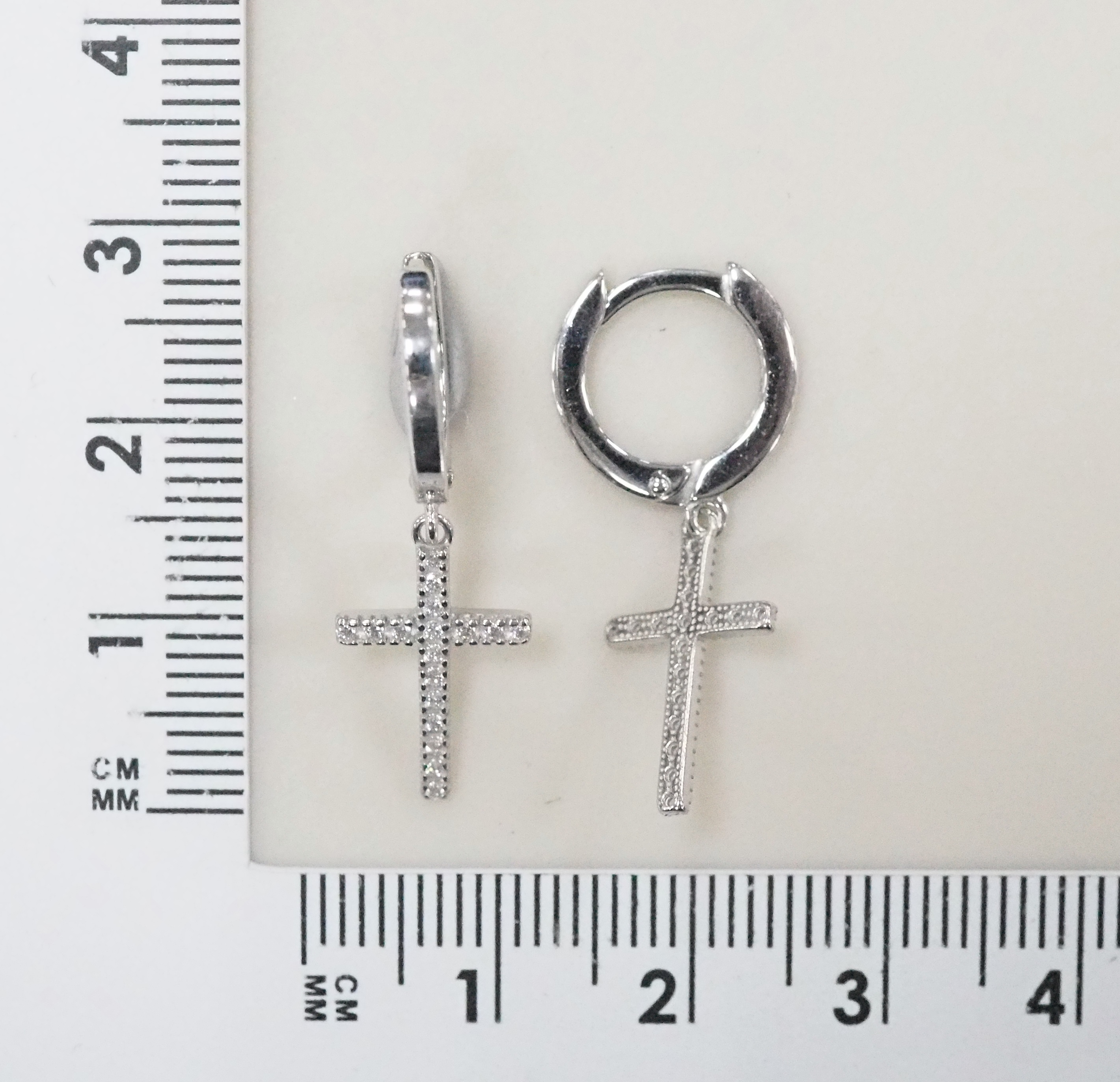 Серебряные серьги 925 пробы; вставки 34 Фианит бесцв.;