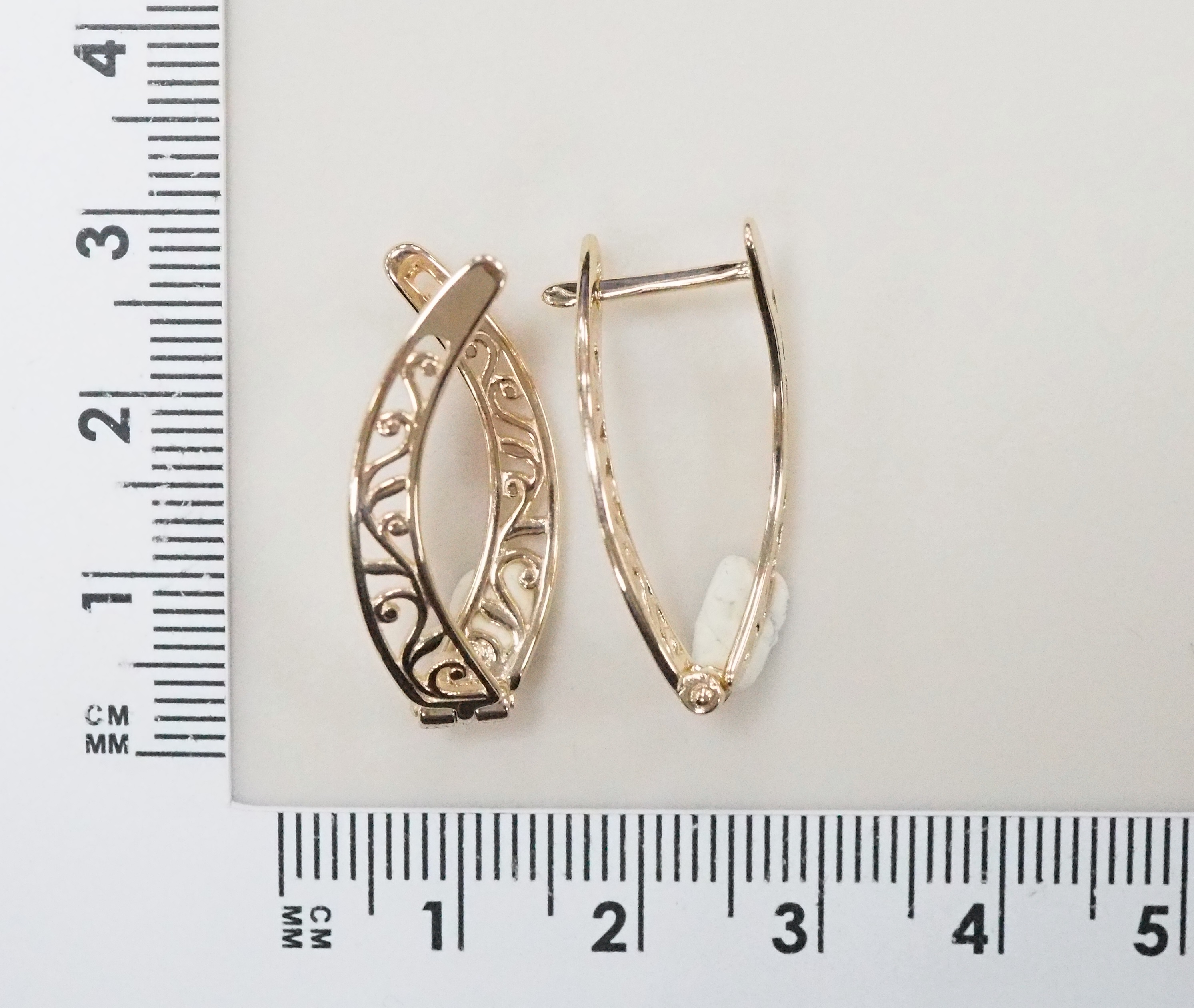 Золотые серьги 585 пробы;