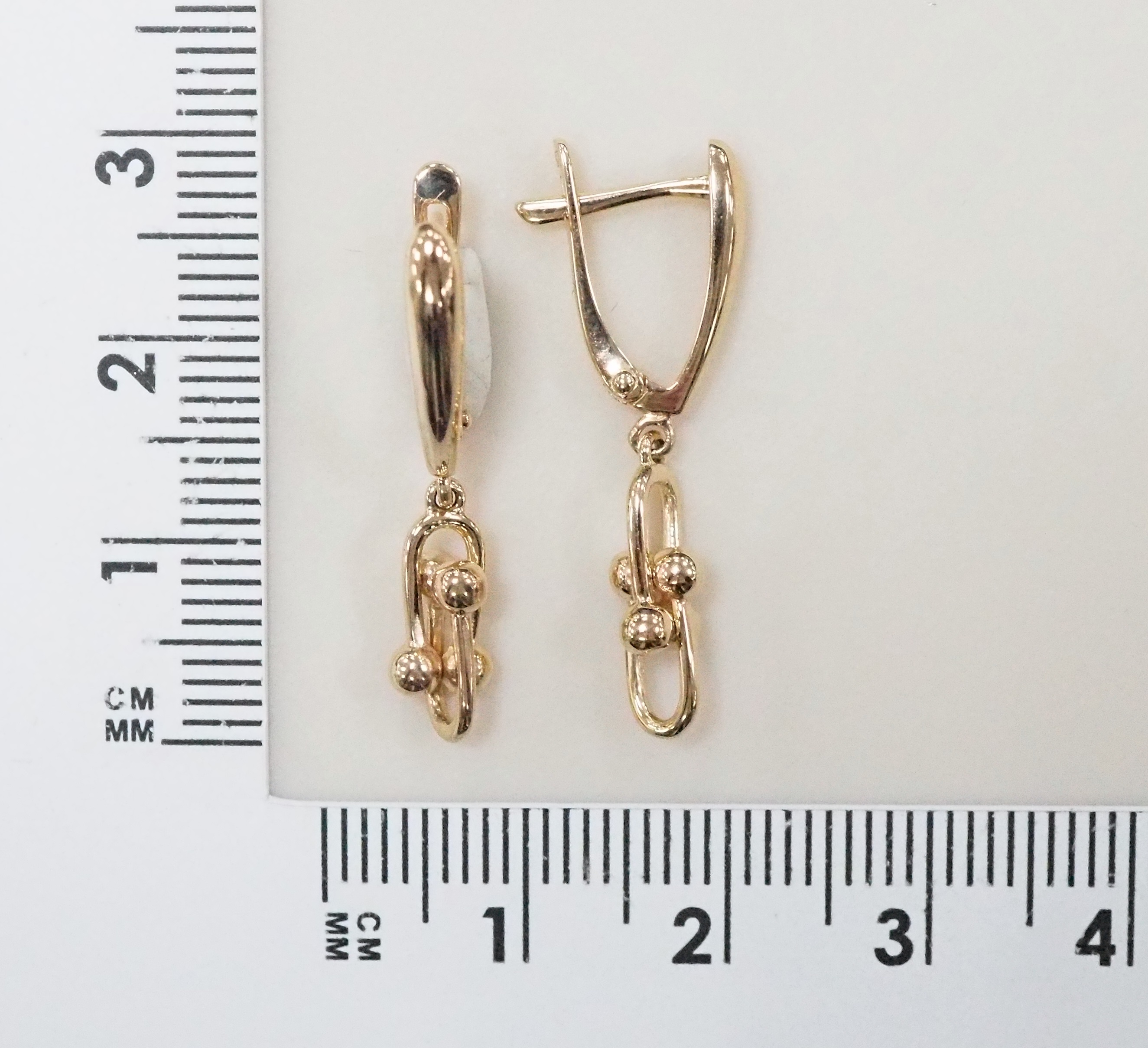 Золотые серьги 585 пробы;