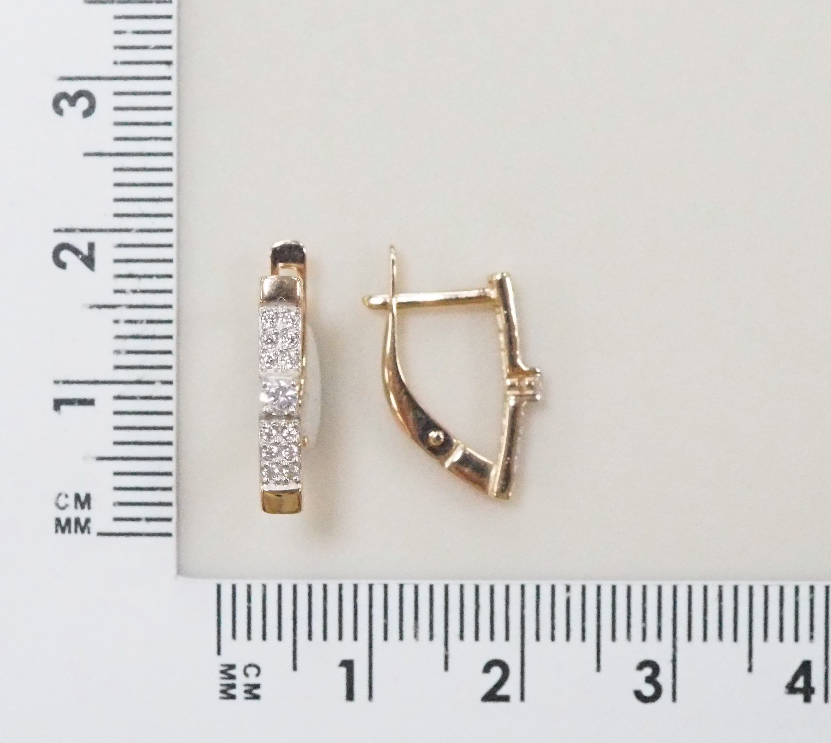 Серьги из золота с фианитами