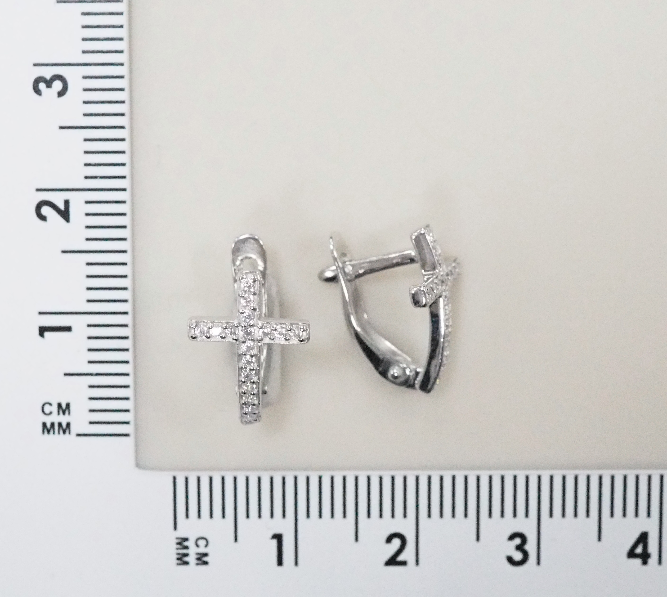 Серебряные серьги 925 пробы; вставки 34 Фианит бесцв.;