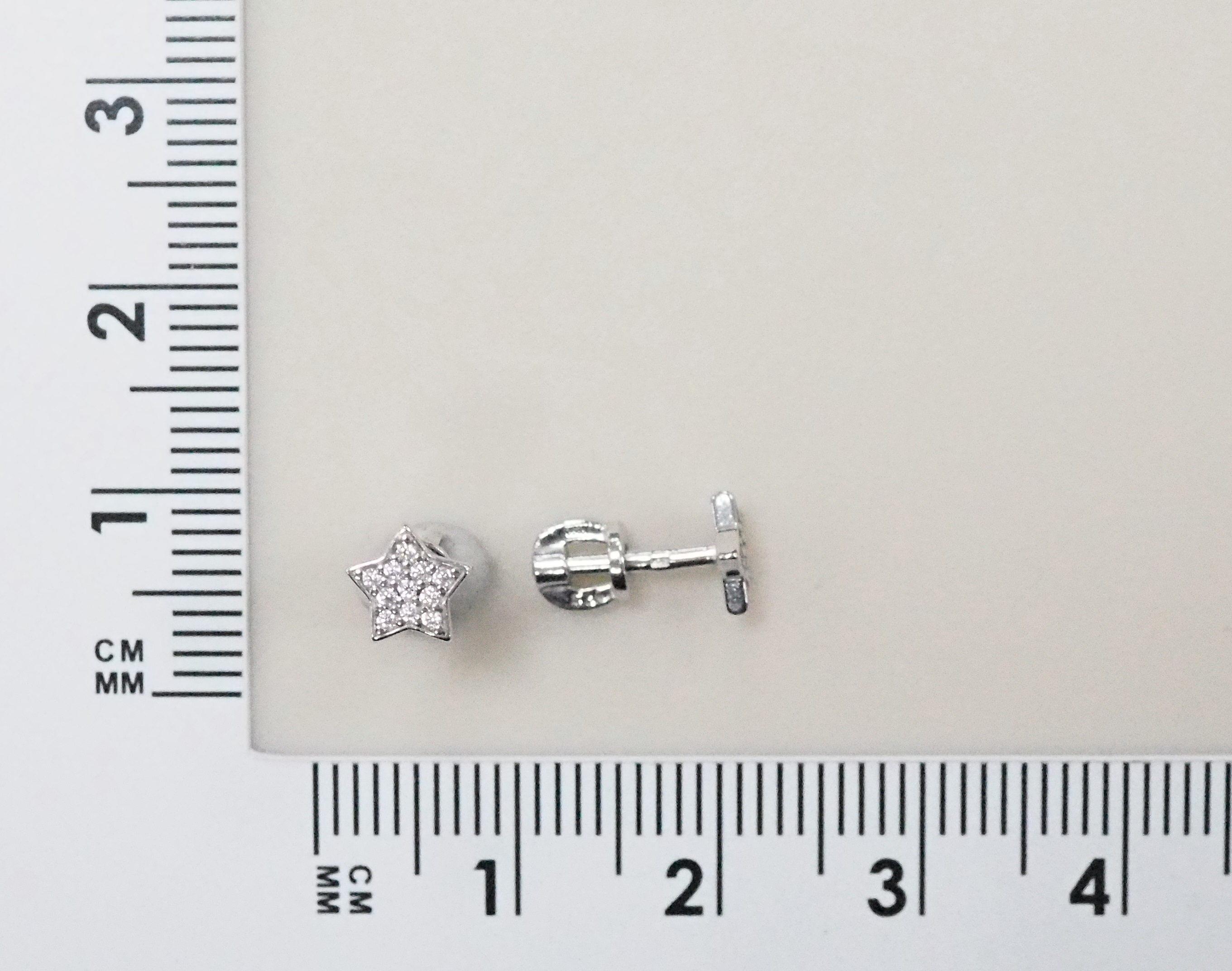 Серебряные серьги-пусеты 925 пробы; вставки 22 Фианит бесцв.;