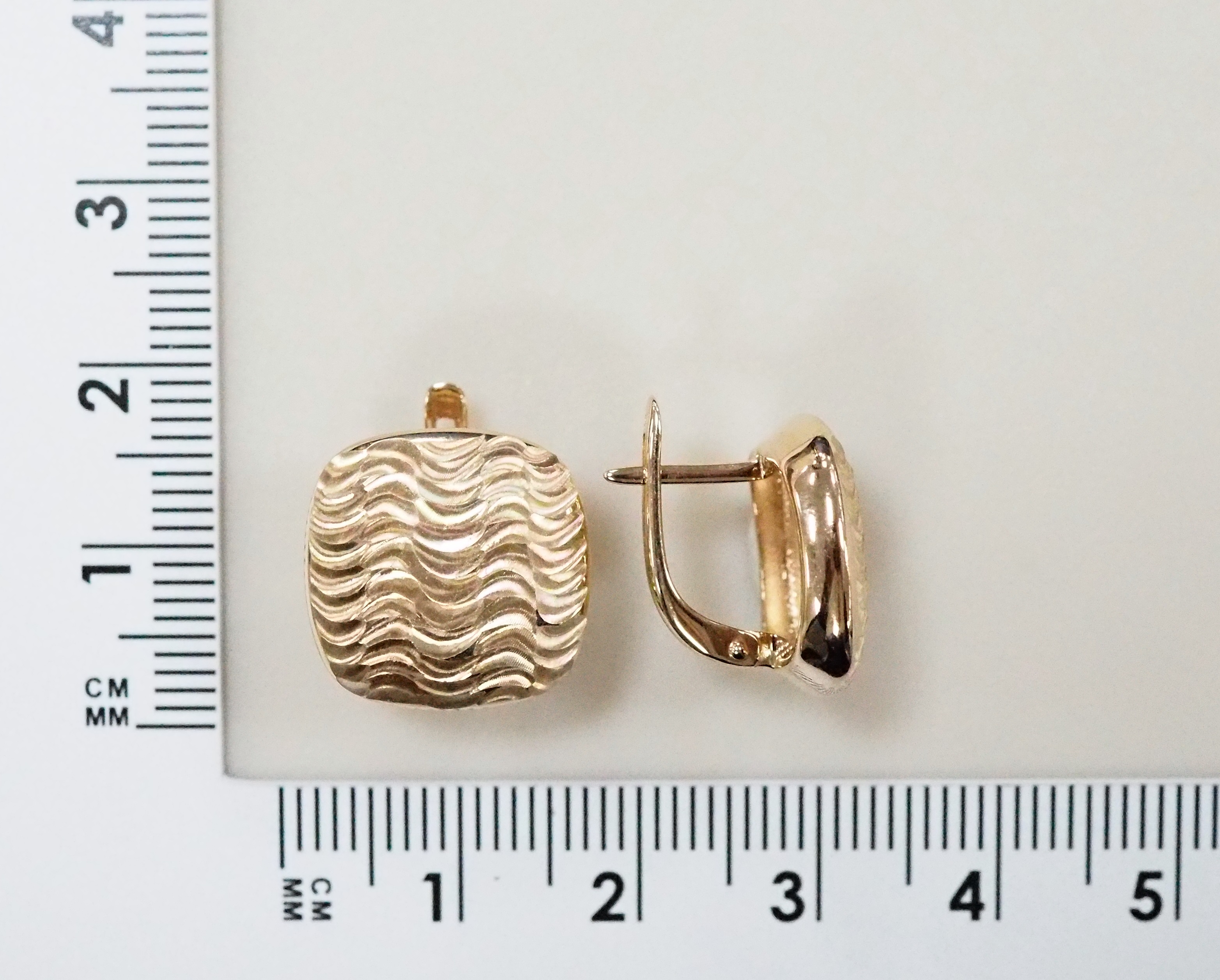 Золотые серьги 585 пробы; матирование;