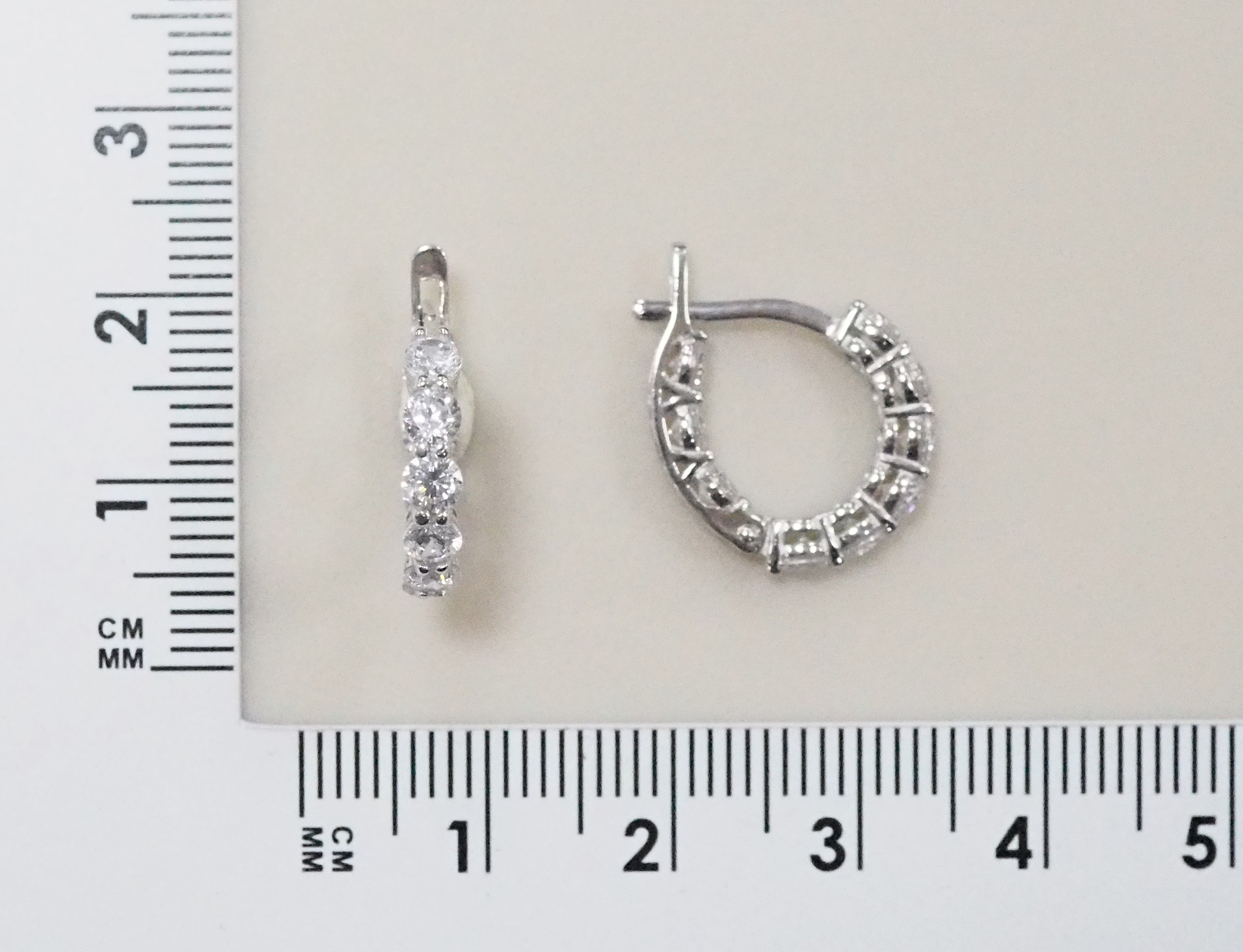 Серебряные серьги с фианитами