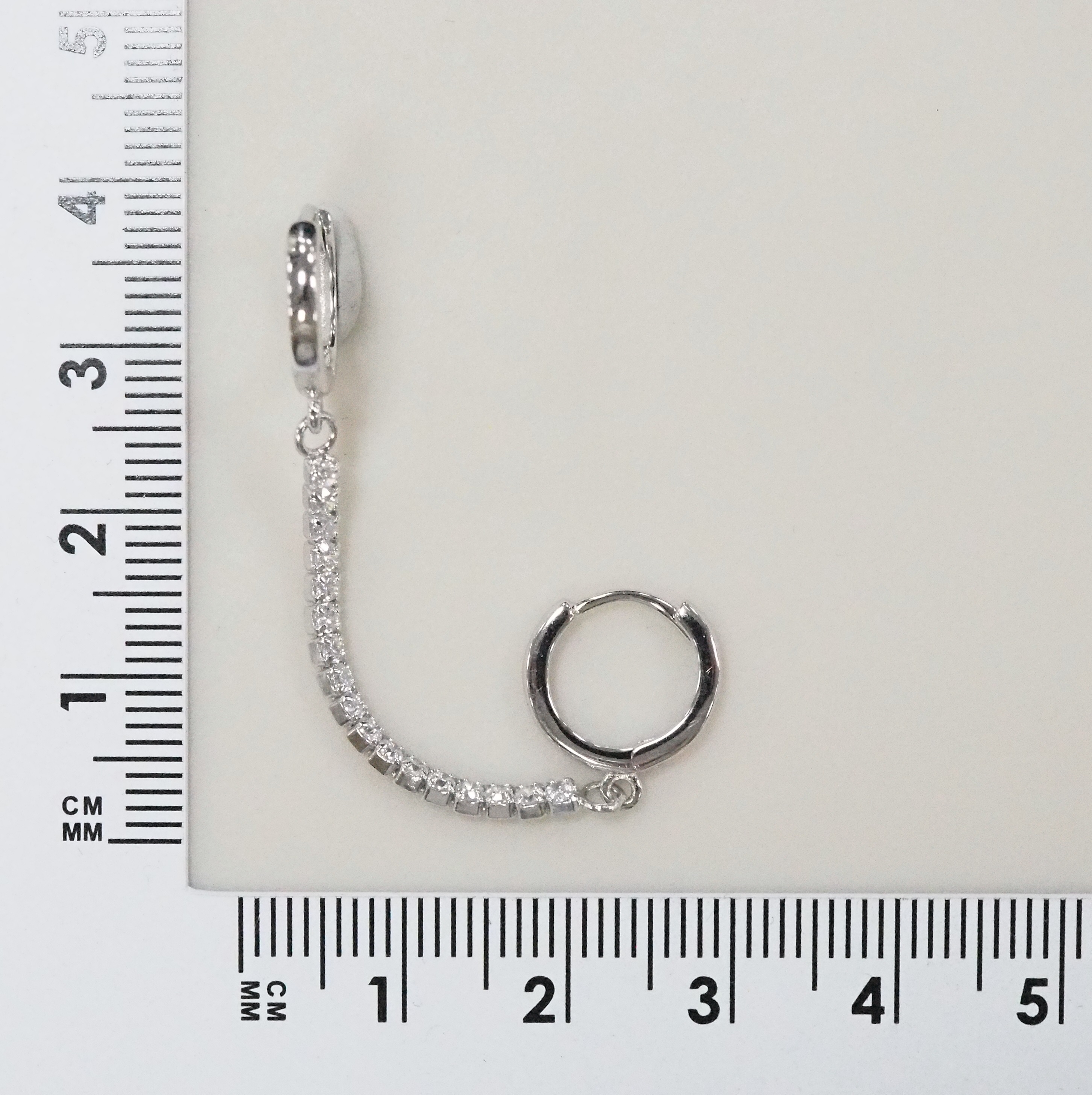 Серебряная серьга 925 пробы; вставки 17 Фианит бесцв.;