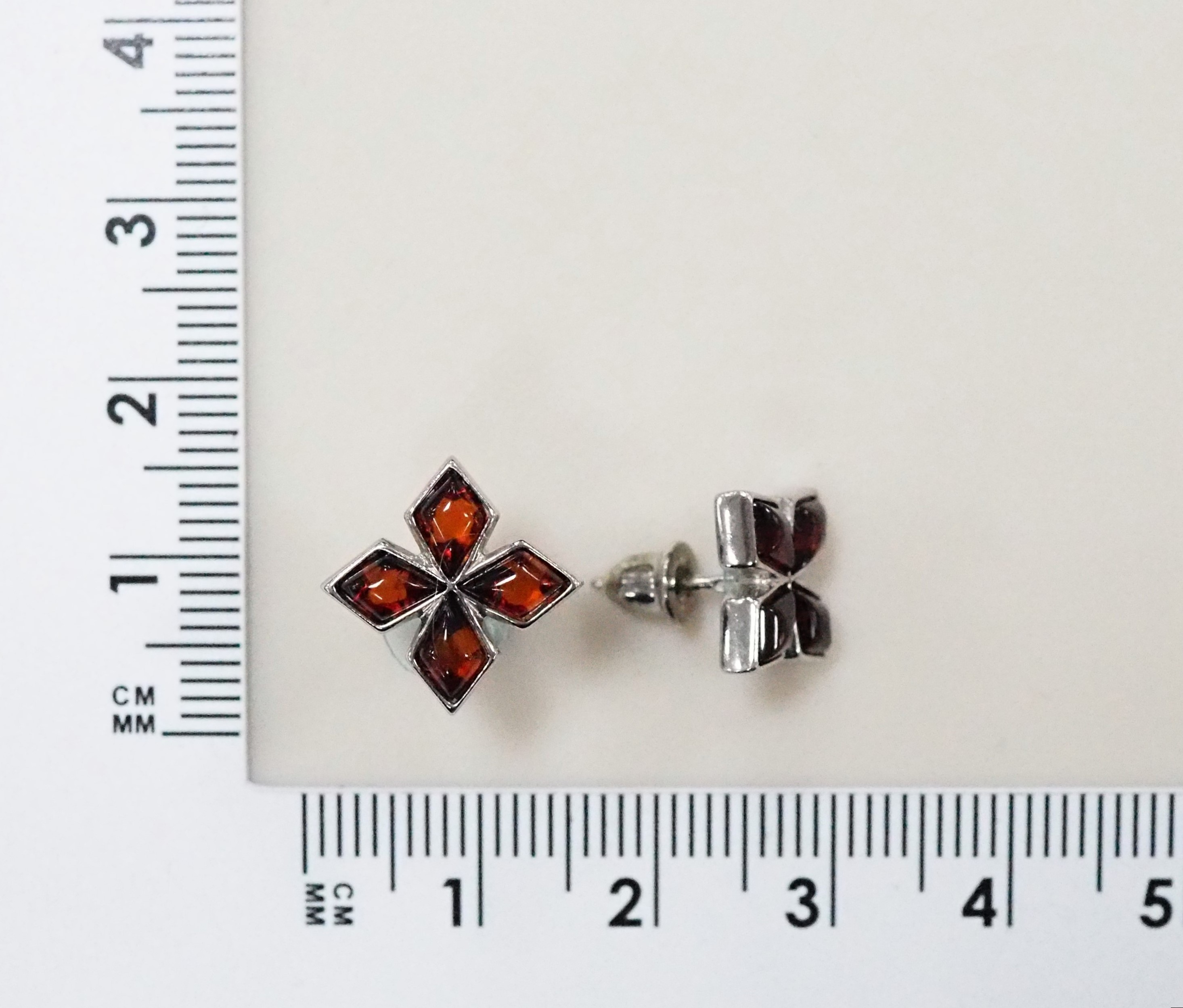 Серебряные серьги-пусеты 925 пробы; вставки 8 Янтарь;