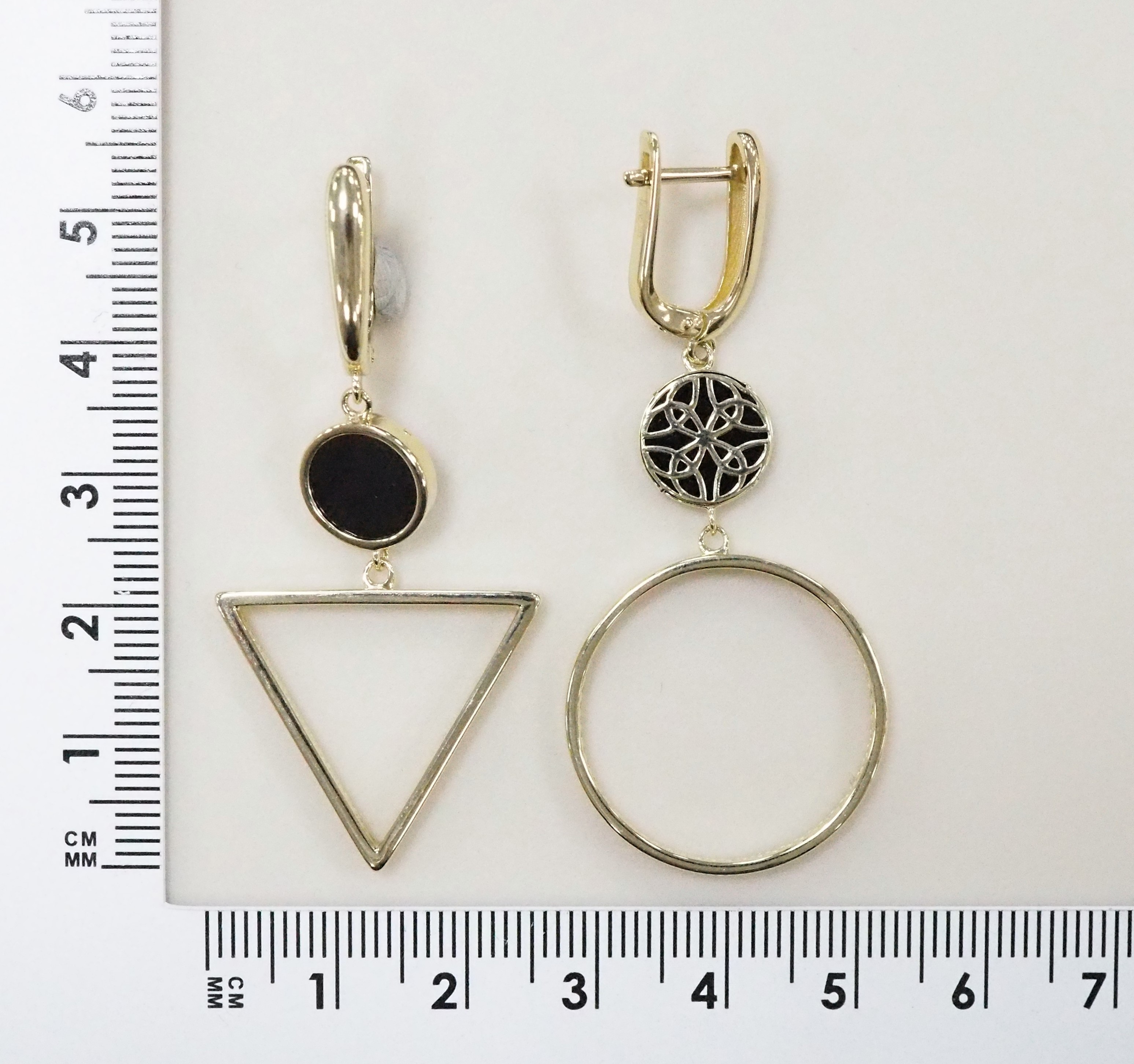 Серьги из желтого золота с ониксами