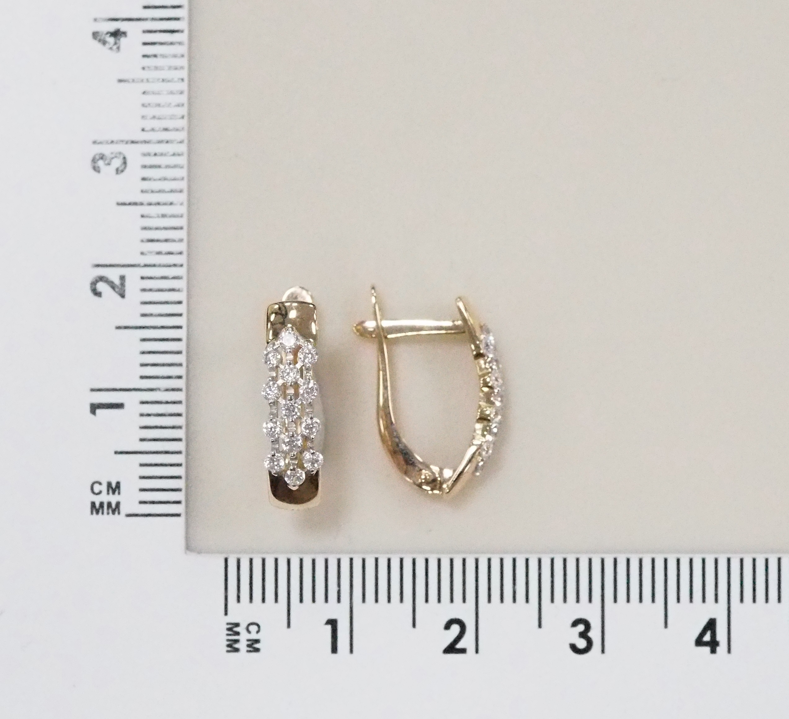 Серьги из золота с фианитами