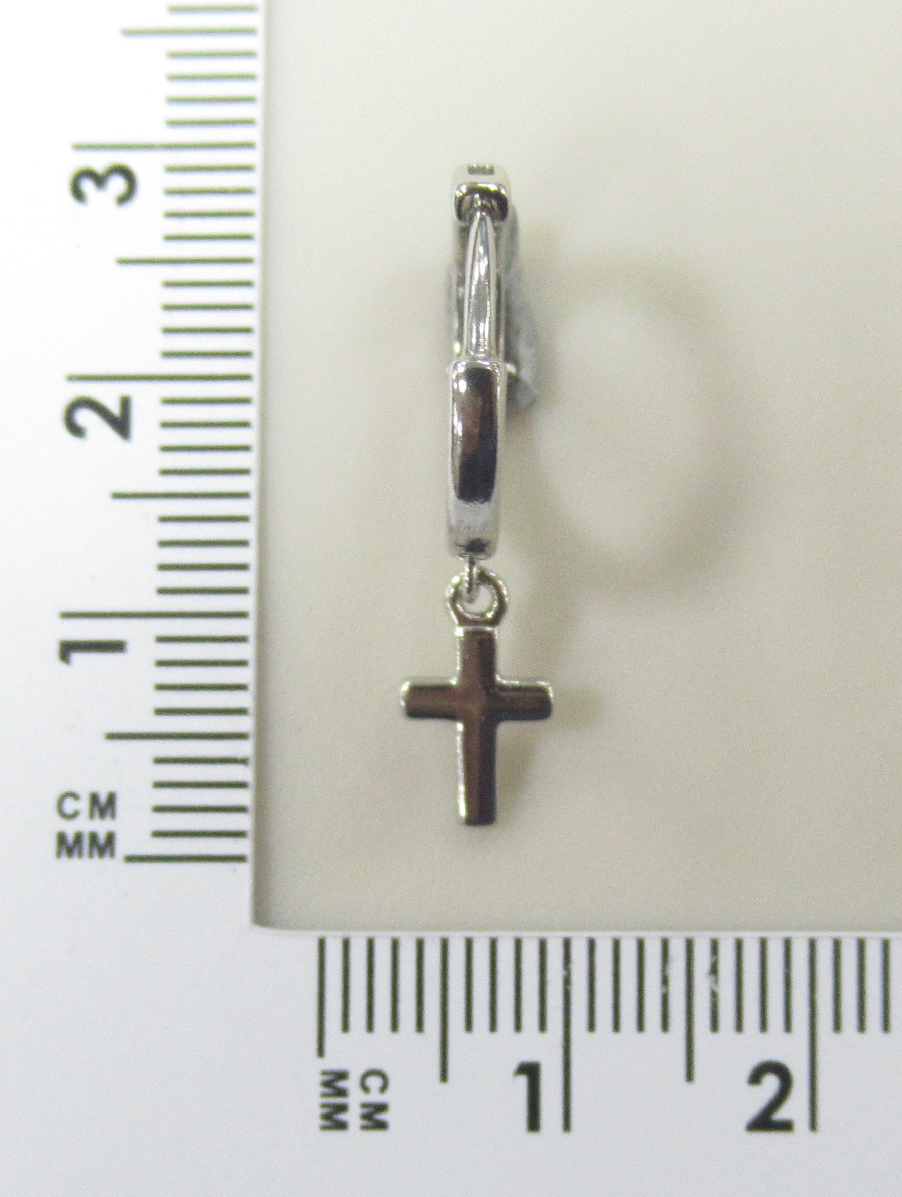 Серебряная серьга 925 пробы;