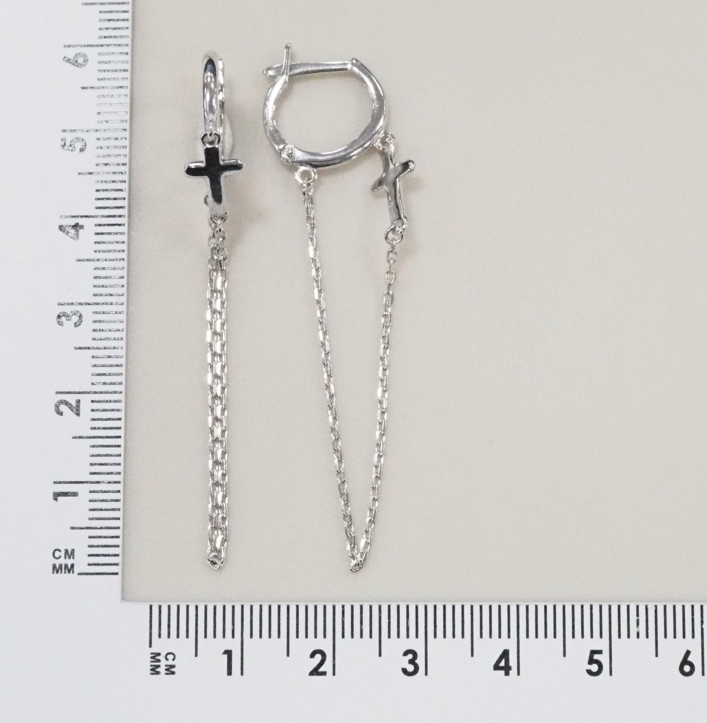 Серебряные серьги 925 пробы;