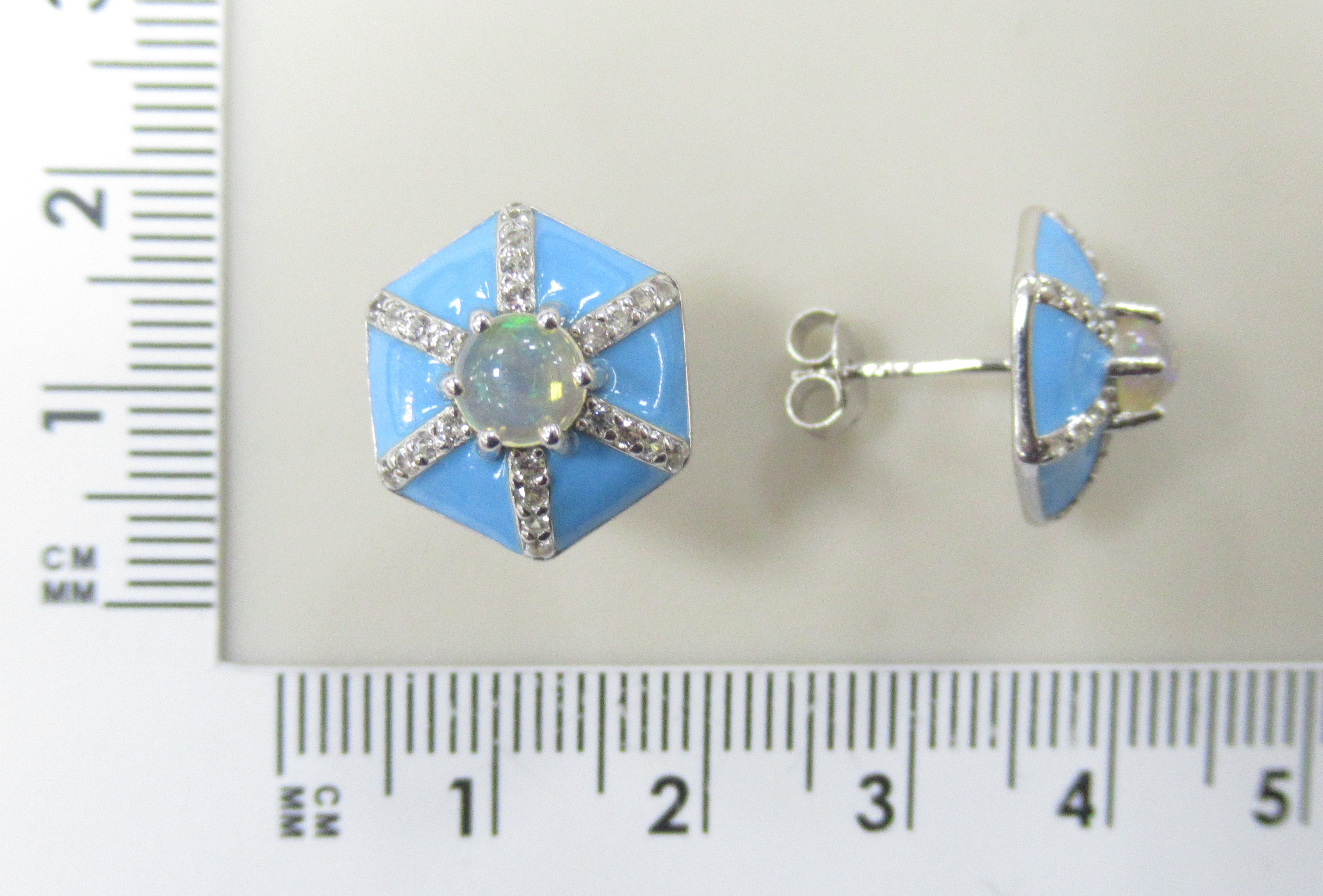 Серебряные серьги-пусеты 925 пробы; вставки 2 Опал белый 0,7ct (Эфиопия); 48 Топаз белый 0,4ct (Ниге