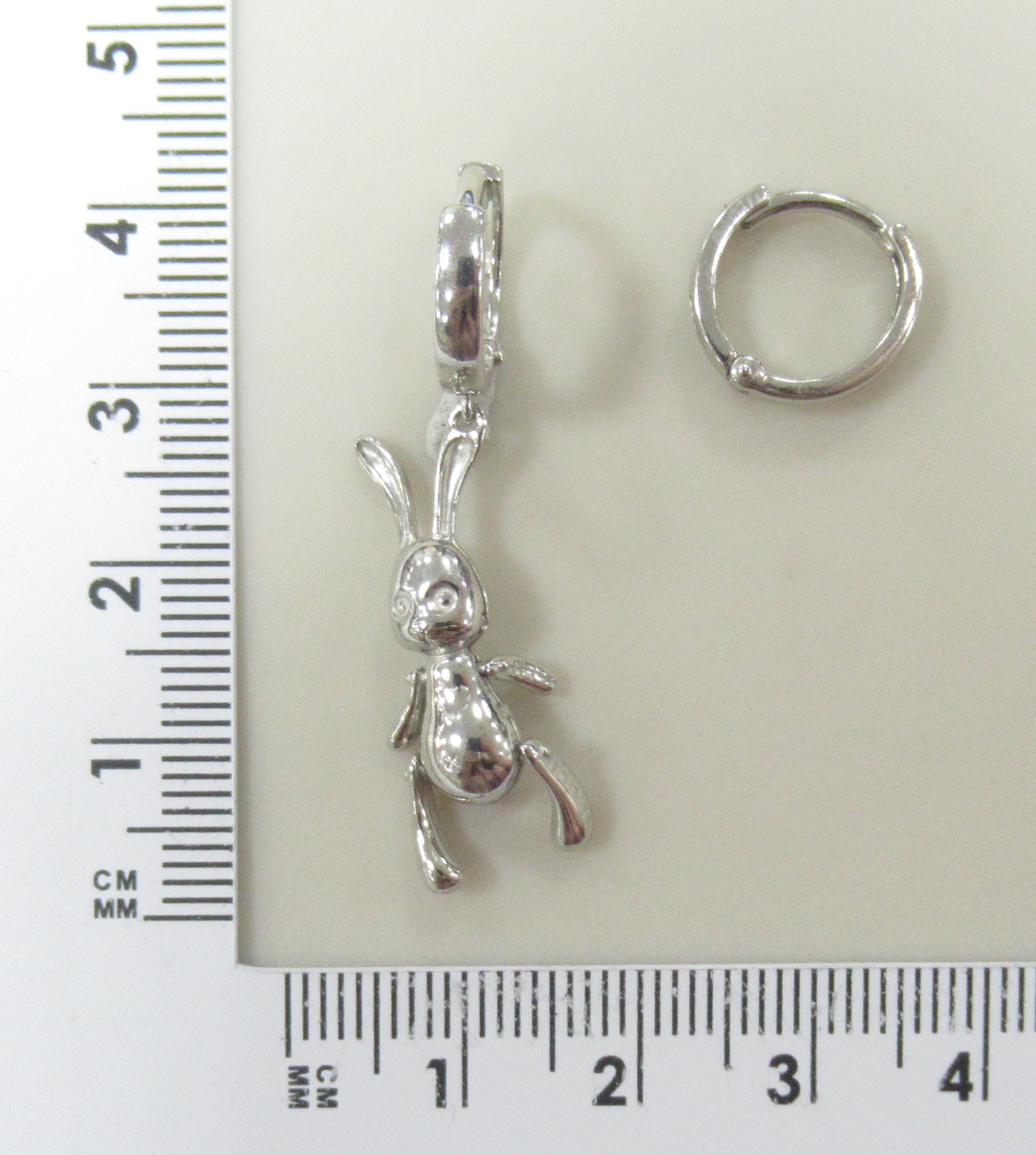 Серебряные серьги 925 пробы;