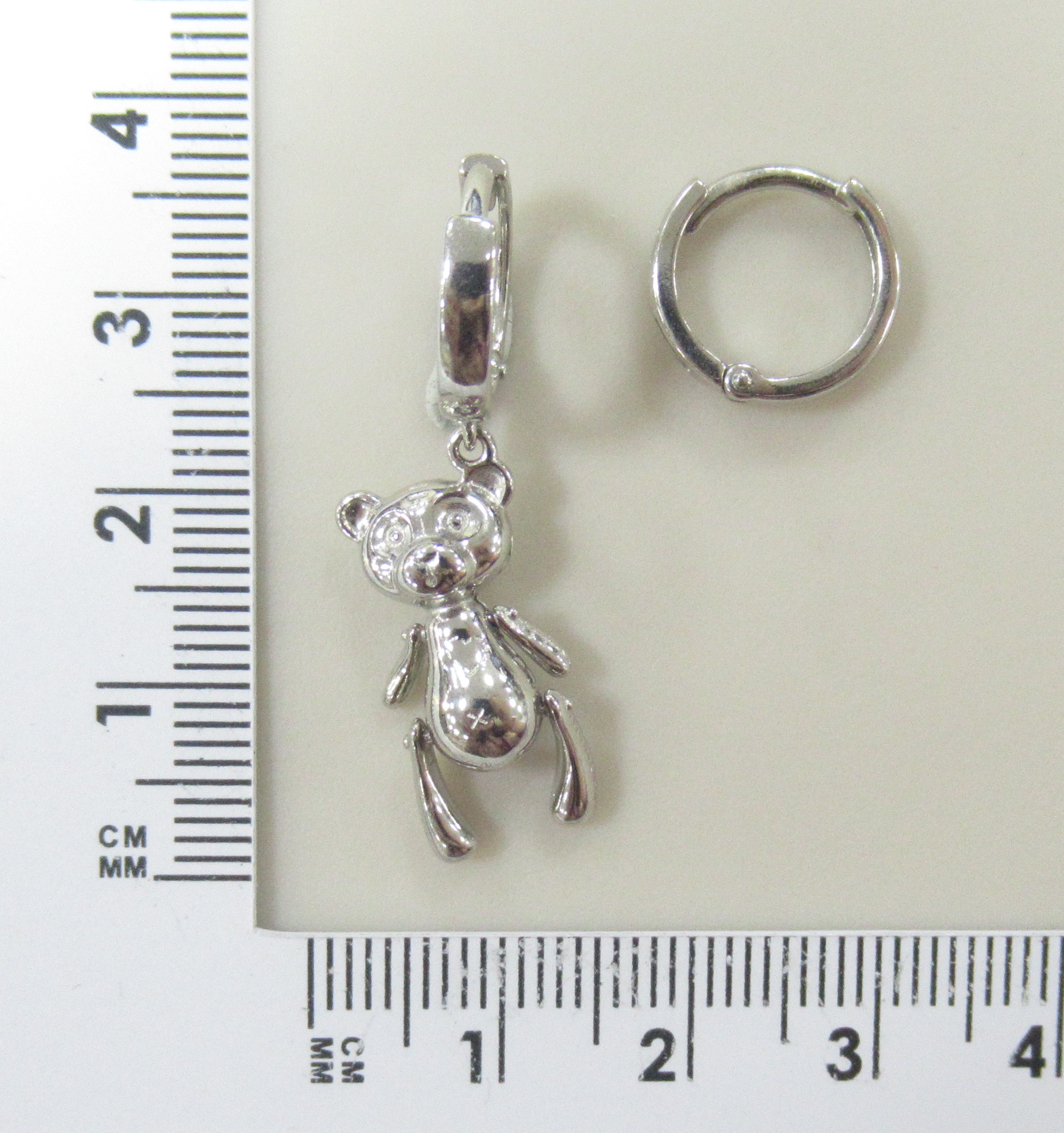 Серебряные серьги 925 пробы;