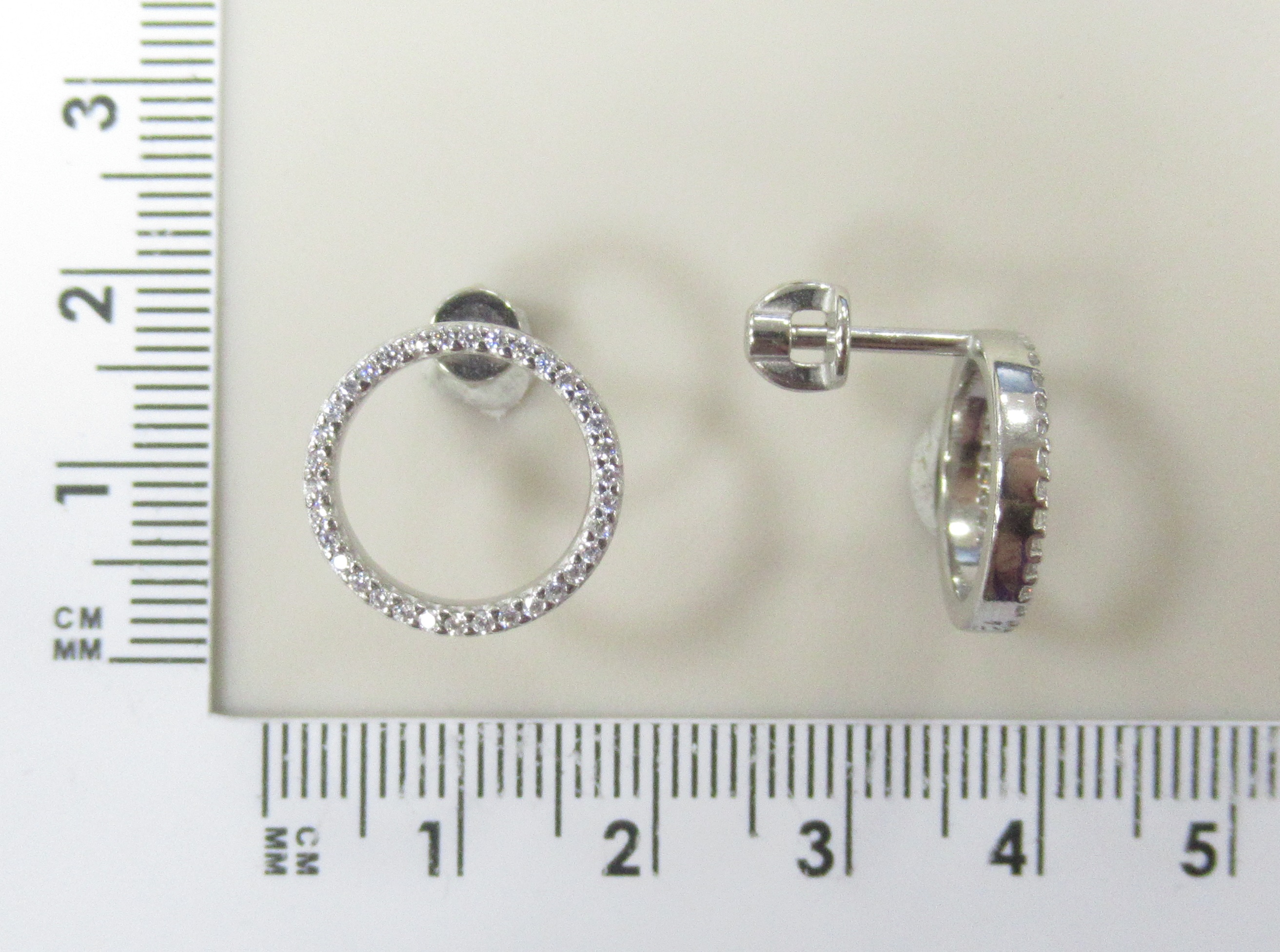 Серебряные серьги 925 пробы; вставки 68 Фианит бесцв.;