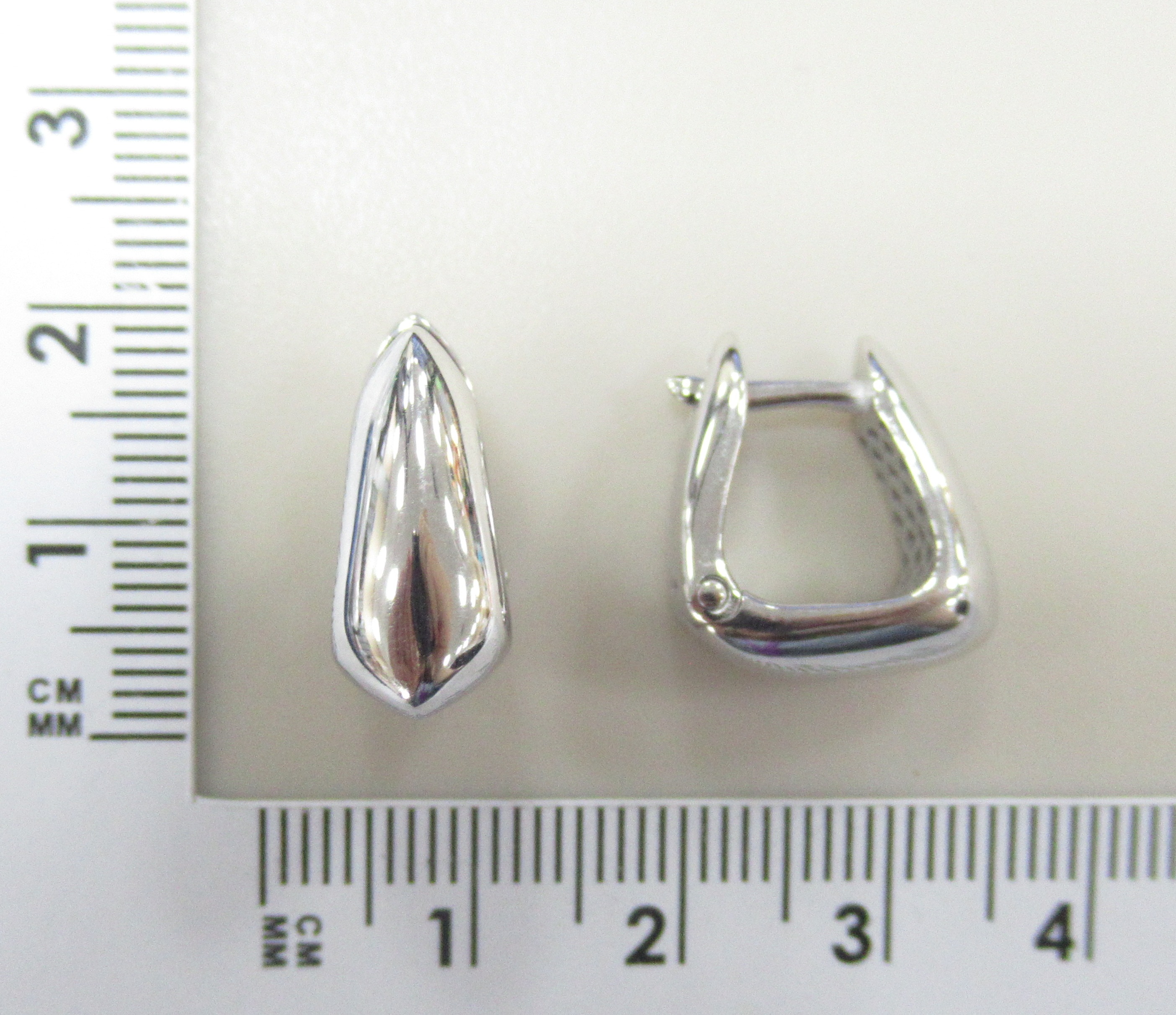 Серебряные серьги 925 пробы;