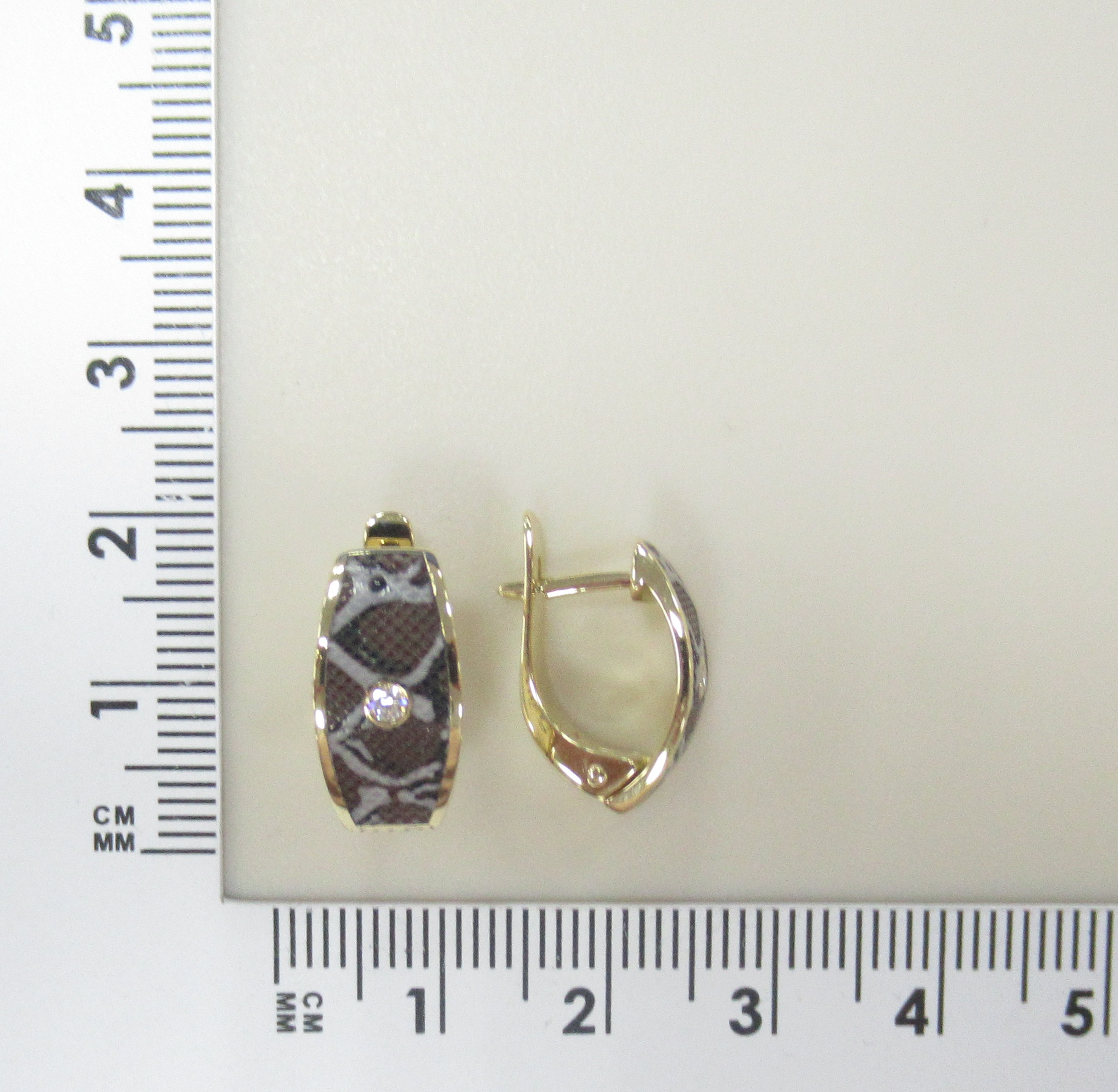 Золотые серьги 585 пробы; желтое золото; вставки 2 Бр.Кр-57 0,06 3/5А; Керамика цв.;