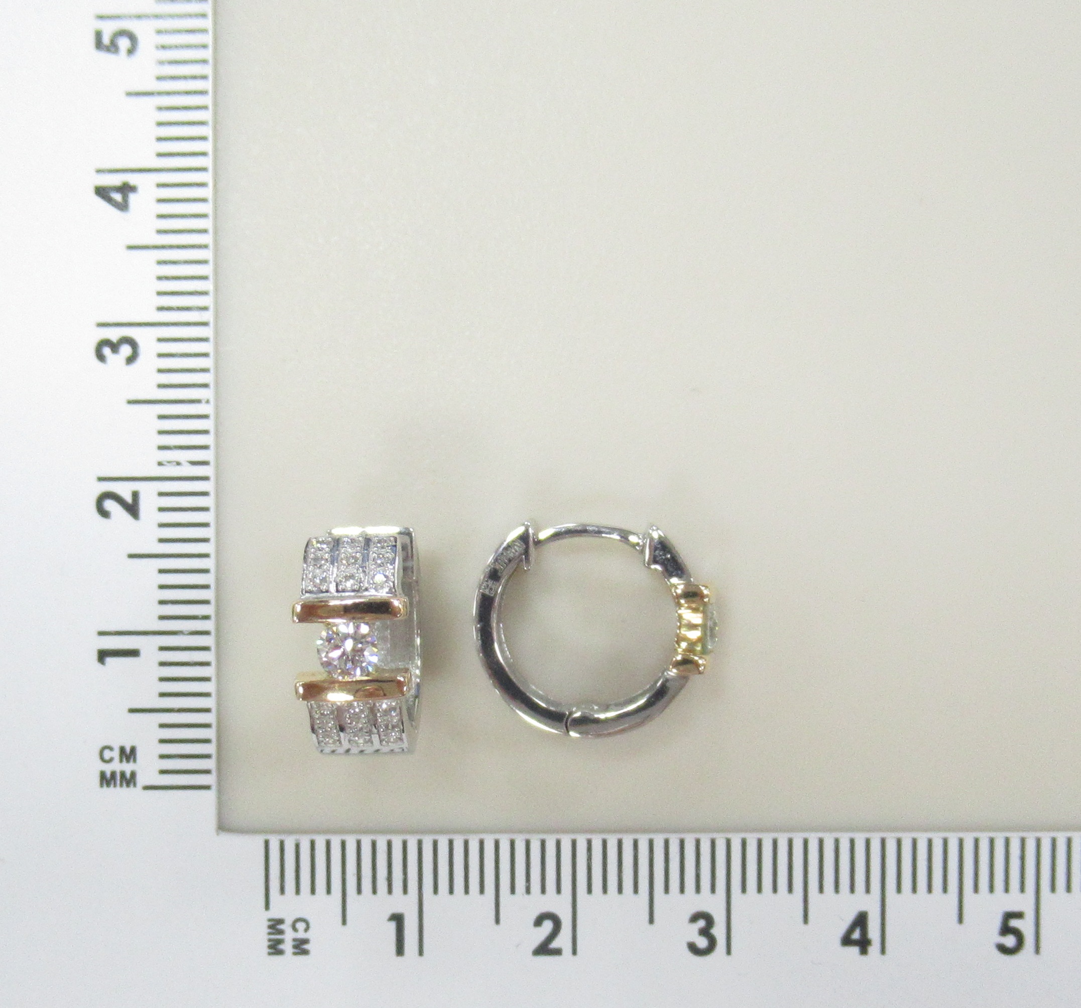 Золотые серьги 585 пробы; вставки 36 Бр.Кр-57 0,144 3/5А; 2 Бр.Кр-57 0,32 3/5А