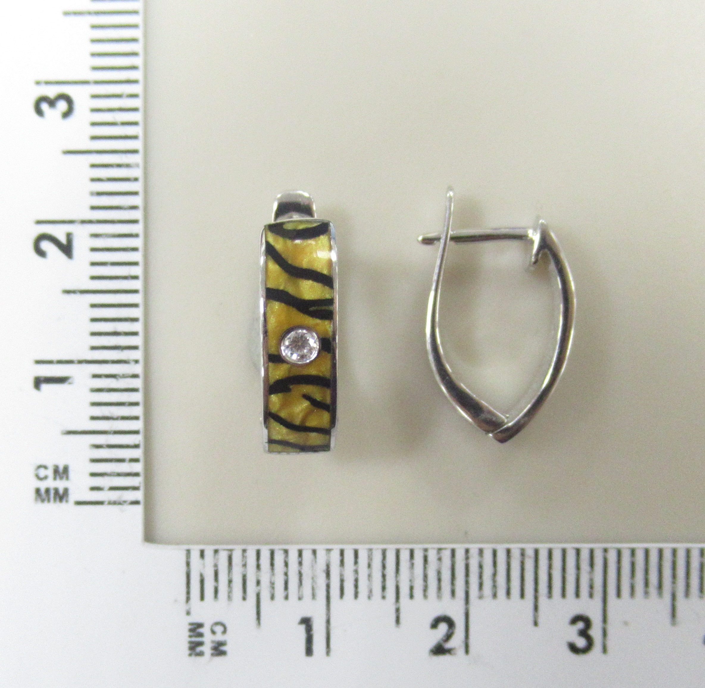 Серебряные серьги 925 пробы; вставки Фианит бесцв.; Керамика цв.;
