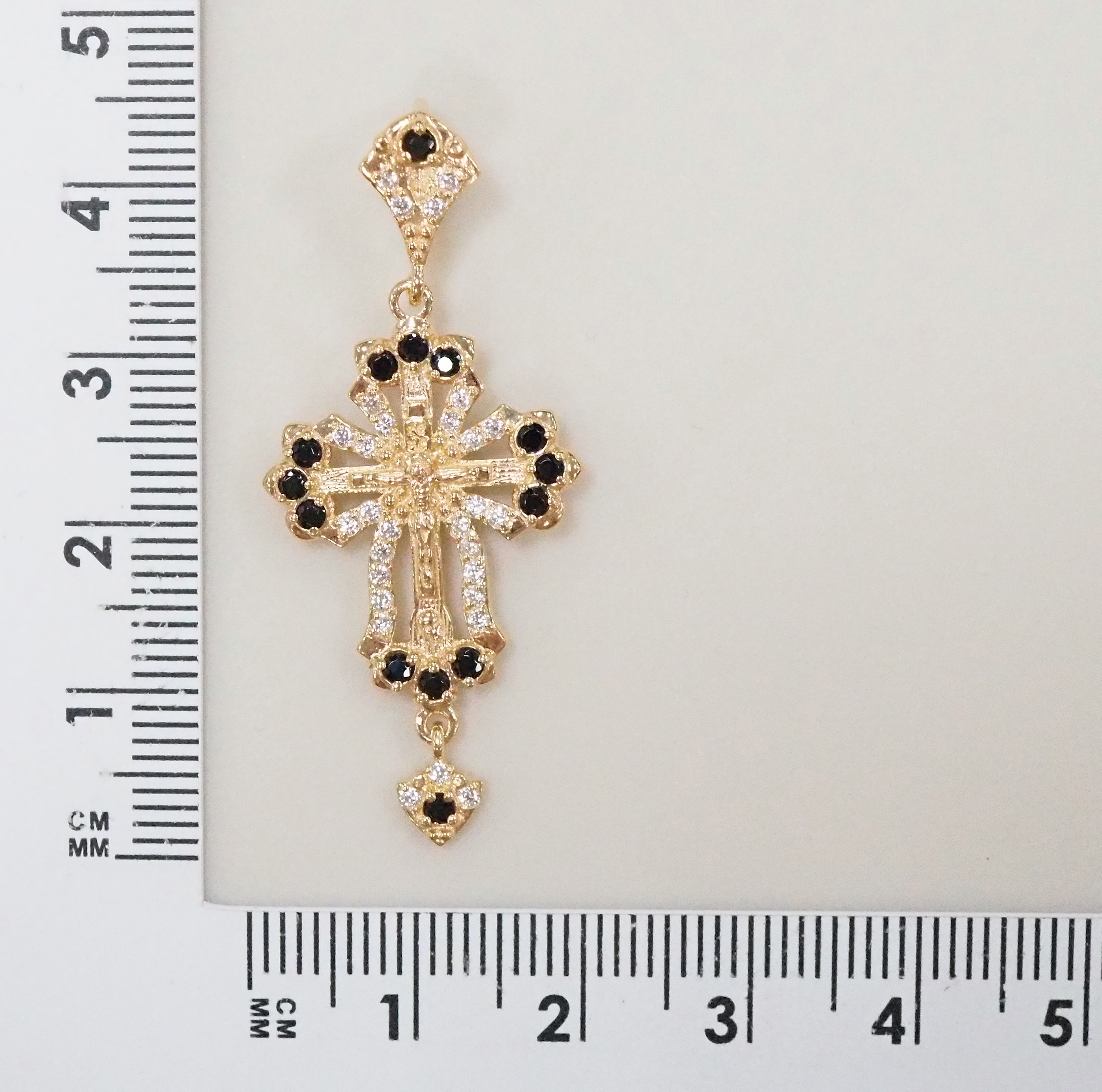 Серебряная подвеска-крест 925 пробы; вставки 29 Фианит бесцв.; 14 Шпинель черн.;