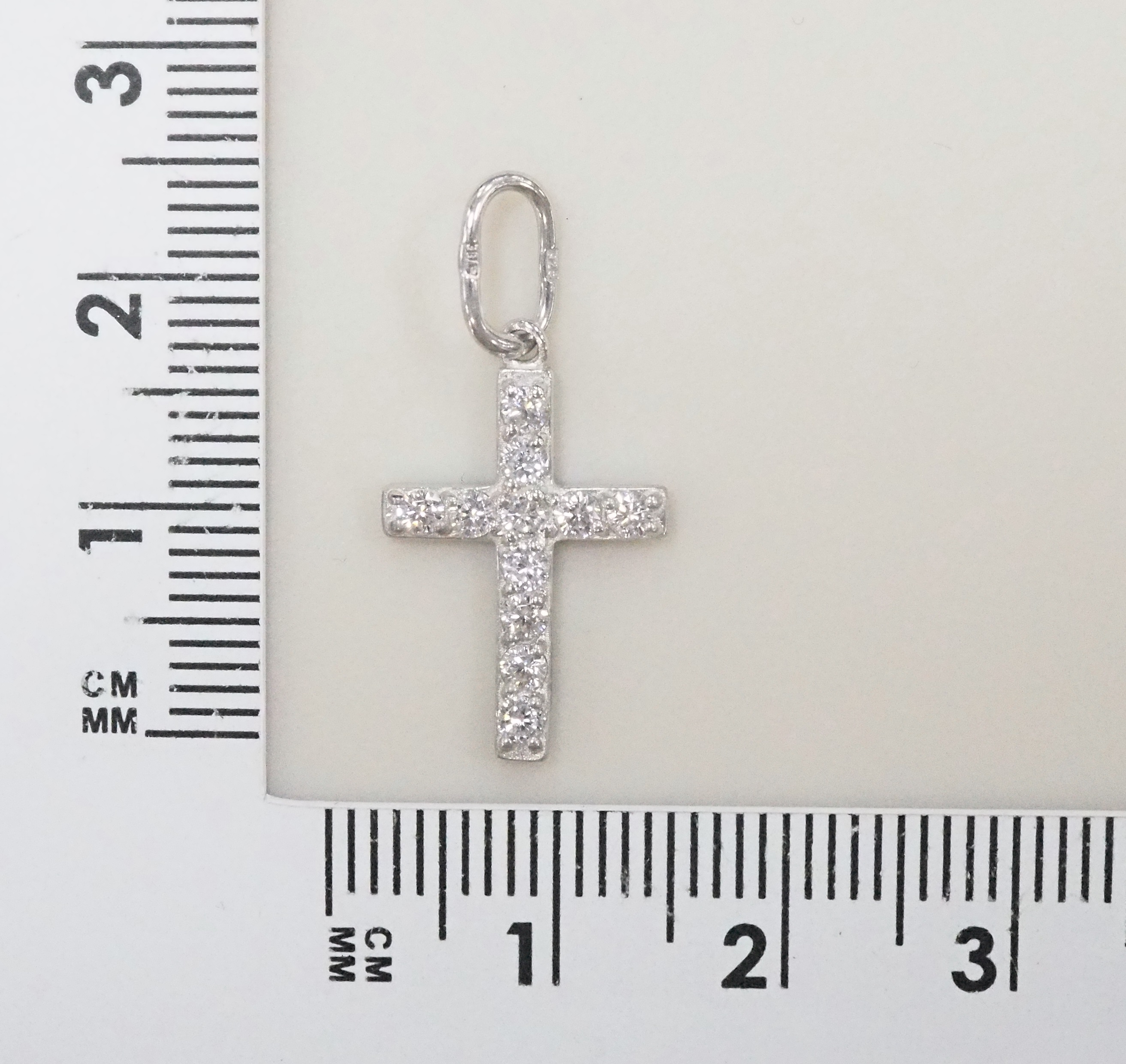 Серебряная подвеска-крест 925 пробы; вставки 11 Фианит бесцв.;