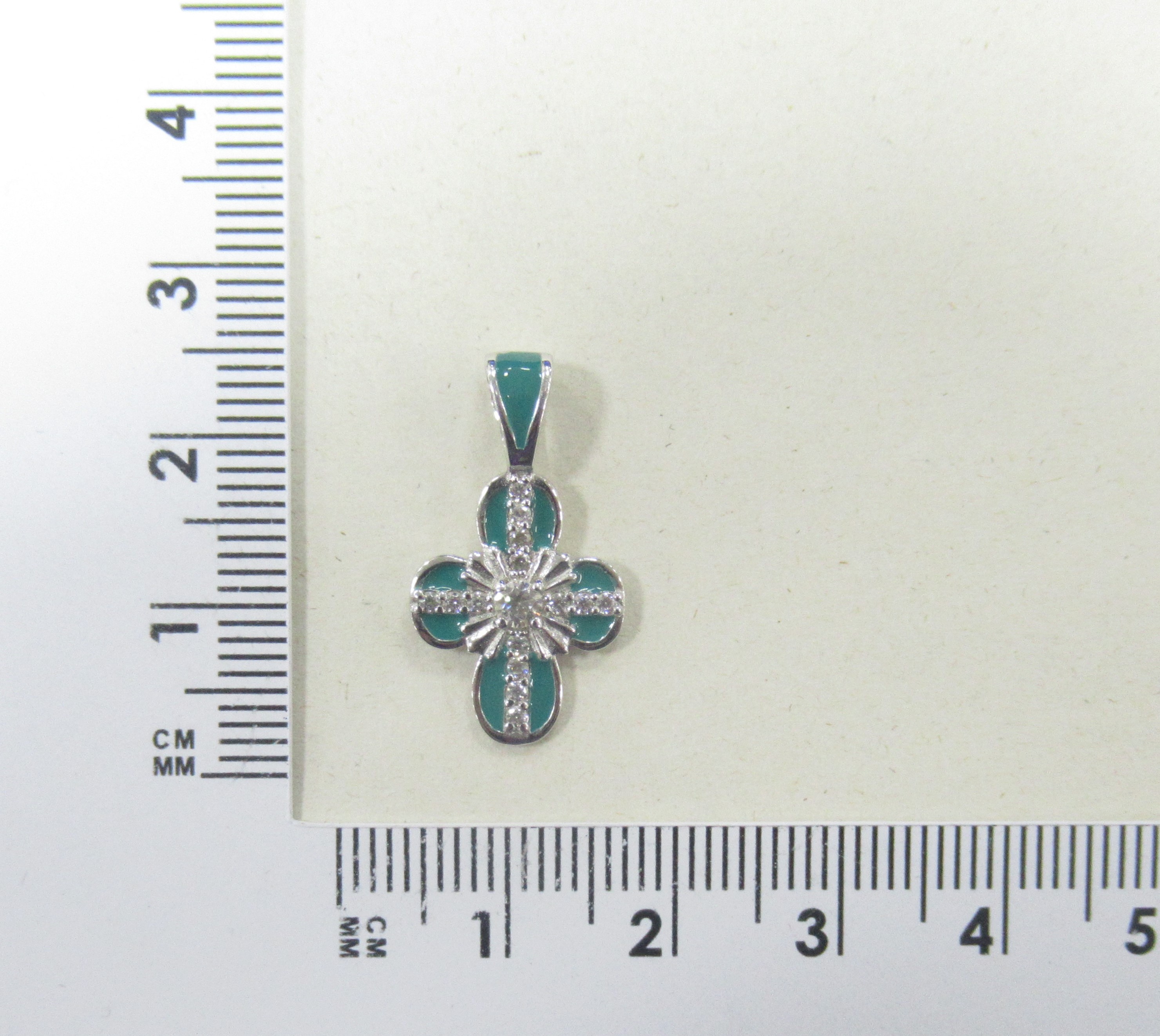 Серебряная подвеска-крест 925 пробы; вставки 15 Фианит бесцв.; Эмаль зеленая;