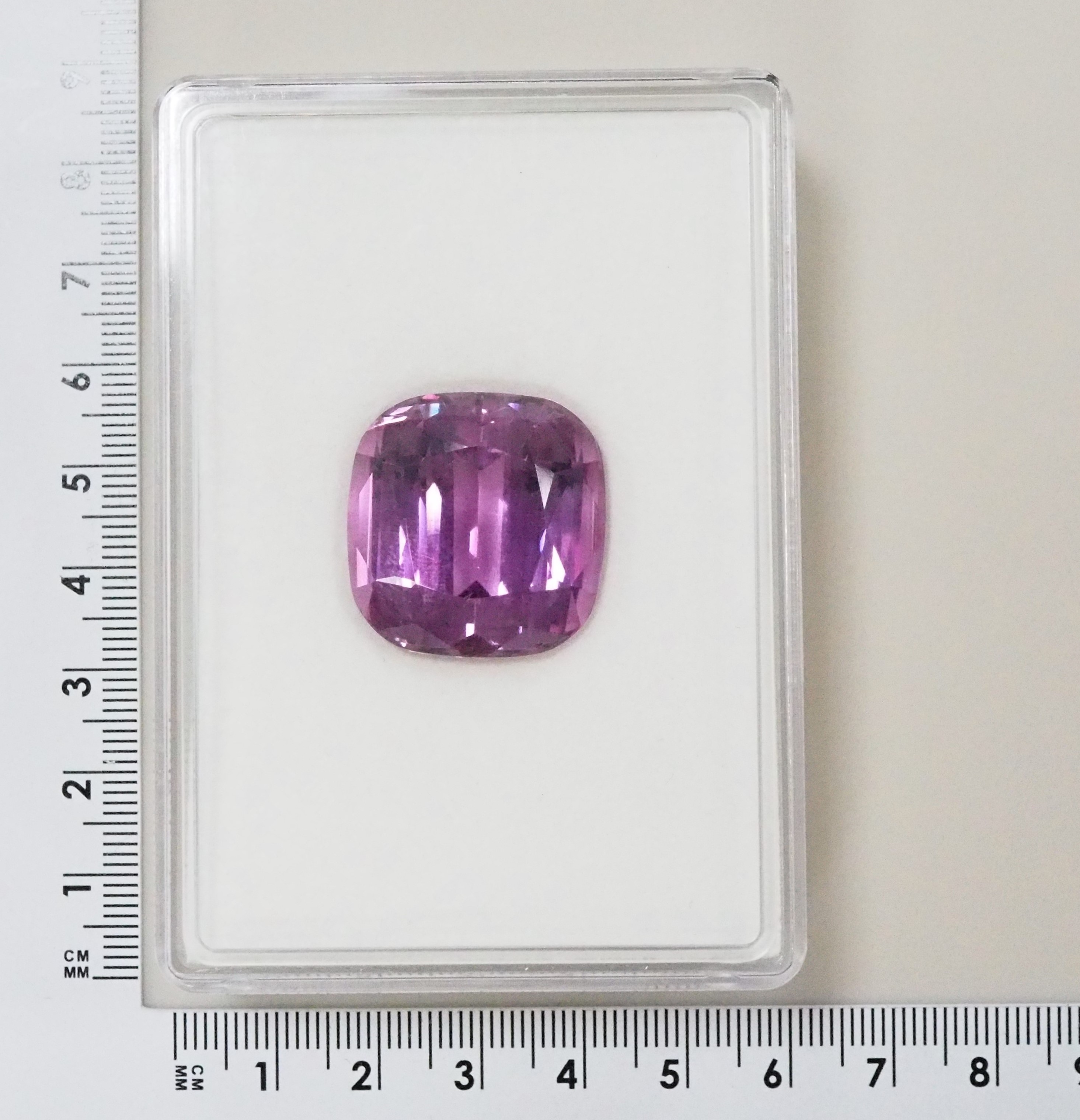 Кунцит кушон 24*24 80,97ct
