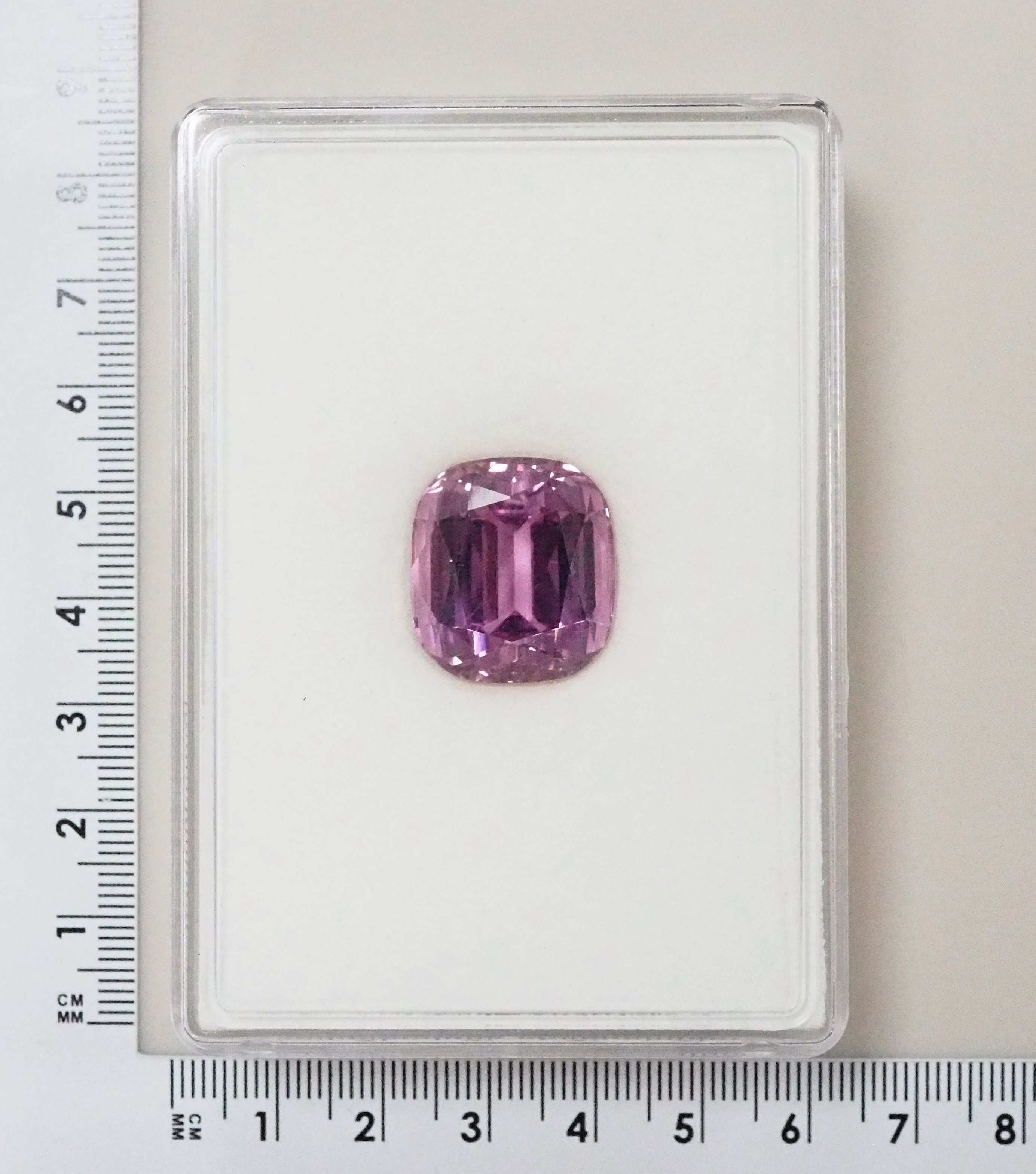 Кунцит кушон 20*18,2*14,2 40,81ct