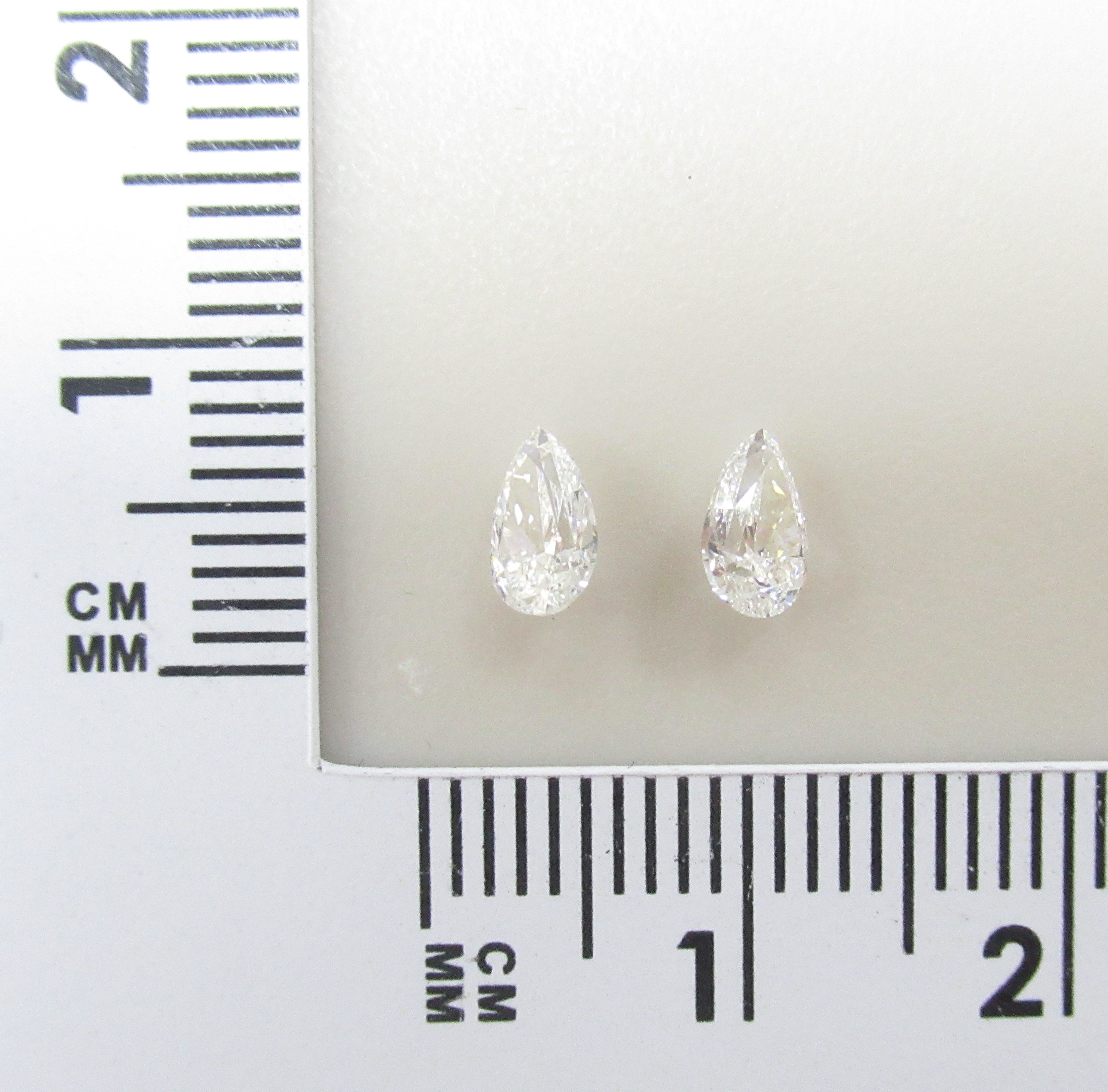 2 Бриллиант груша 0,3*0,39 0,72ct 3/5А